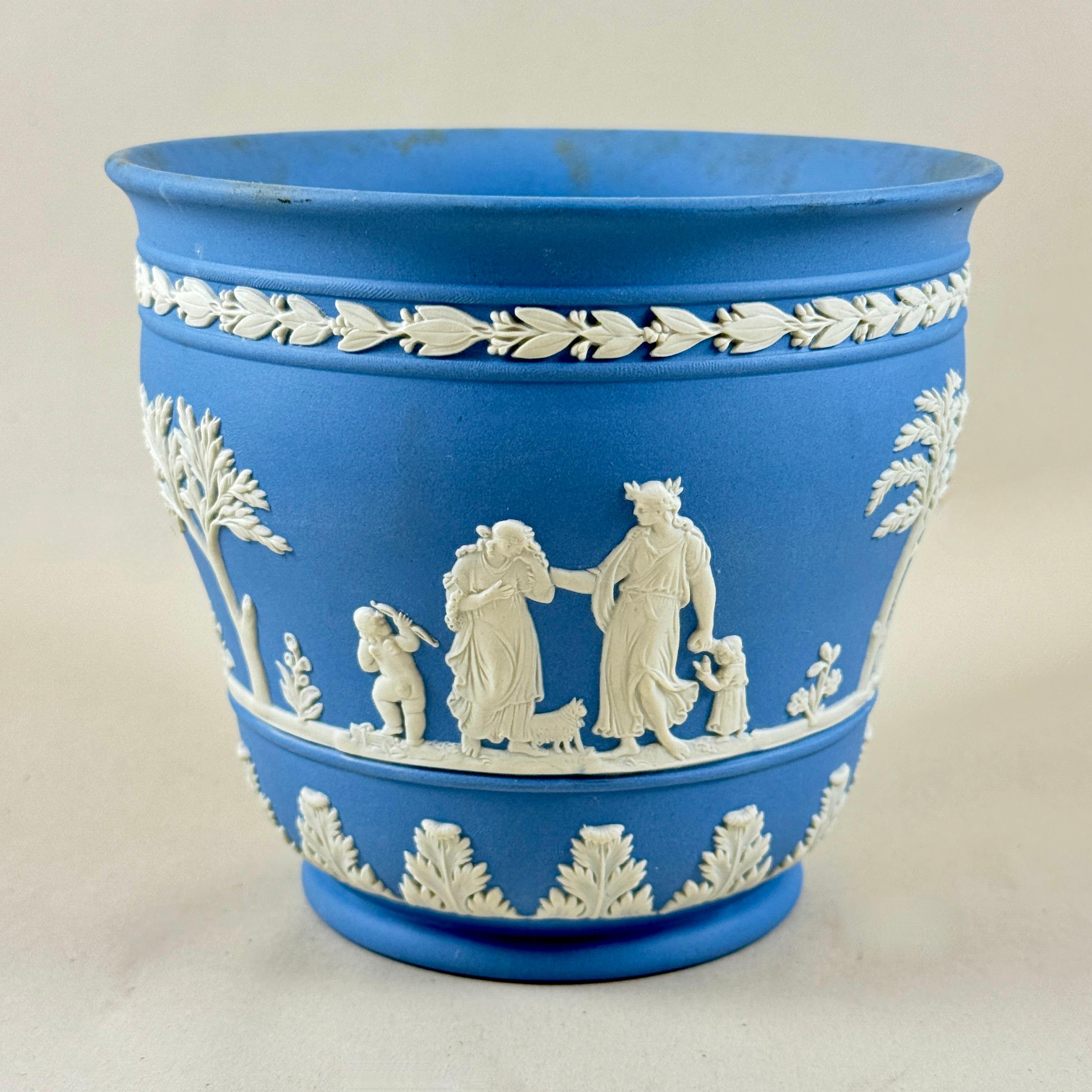 1970s Wedgwood Blue Jasperware Cache Pot Jardiniere For Sale 2