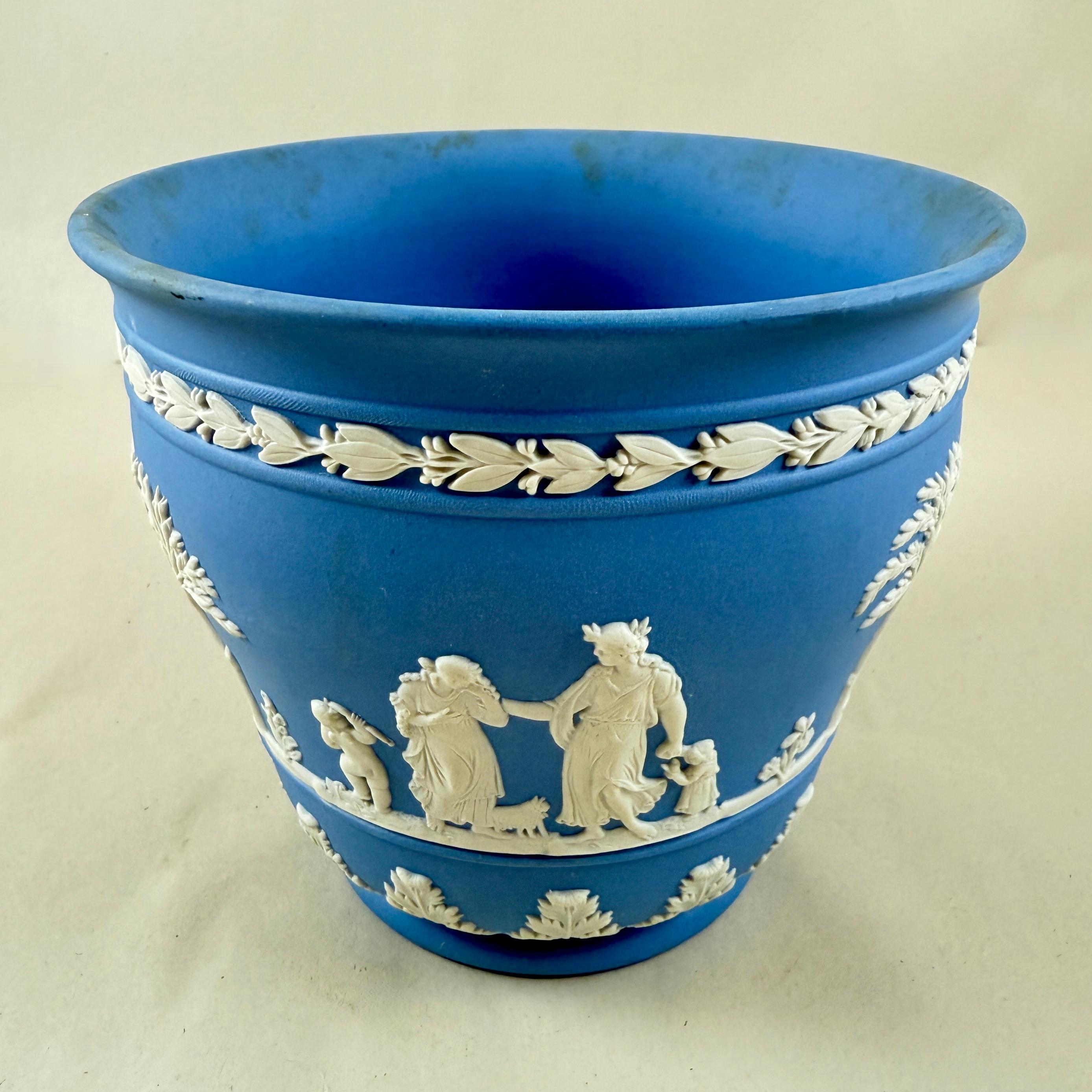 1970s Wedgwood Blue Jasperware Cache Pot Jardiniere For Sale 3