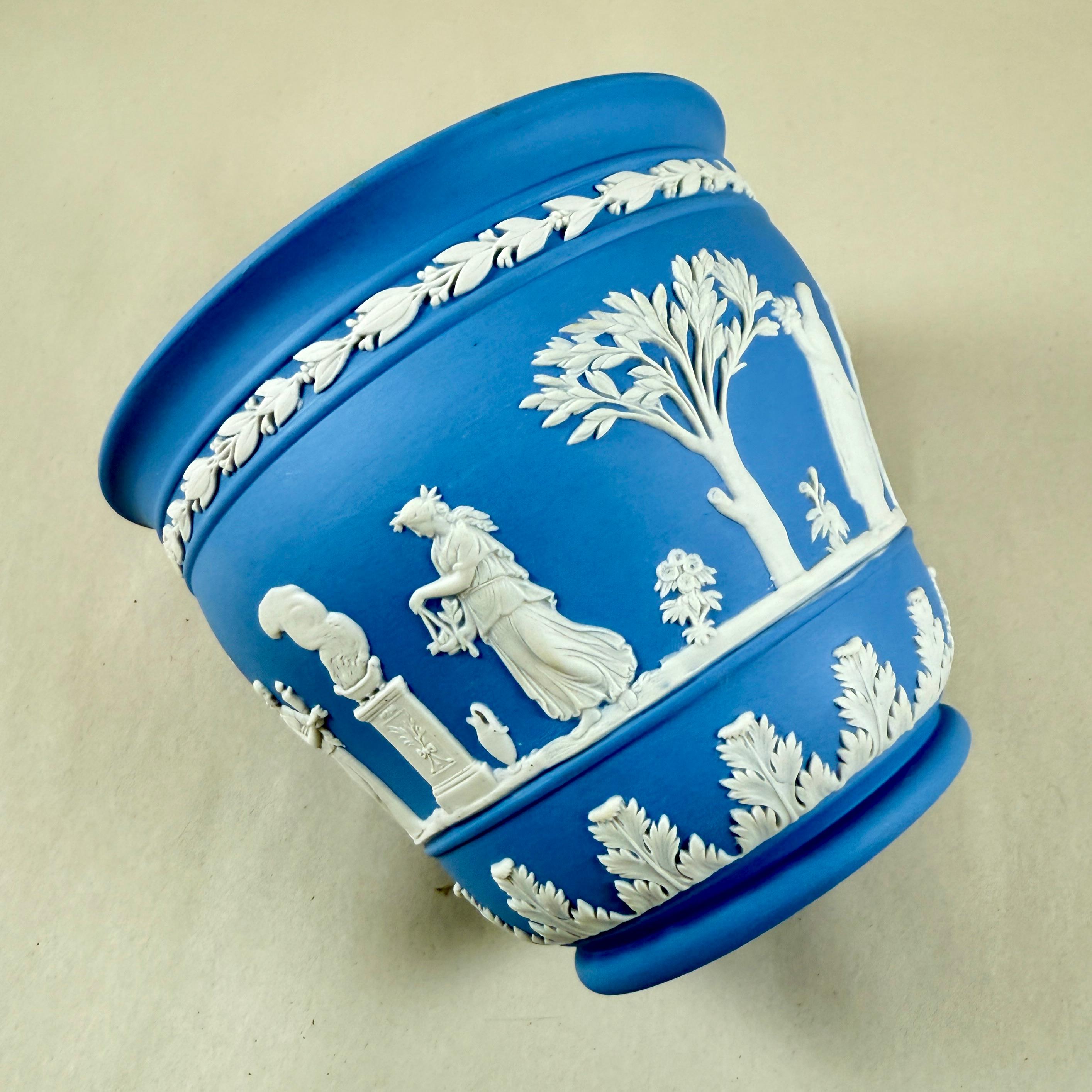 1970s Wedgwood Blue Jasperware Cache Pot Jardiniere For Sale 1