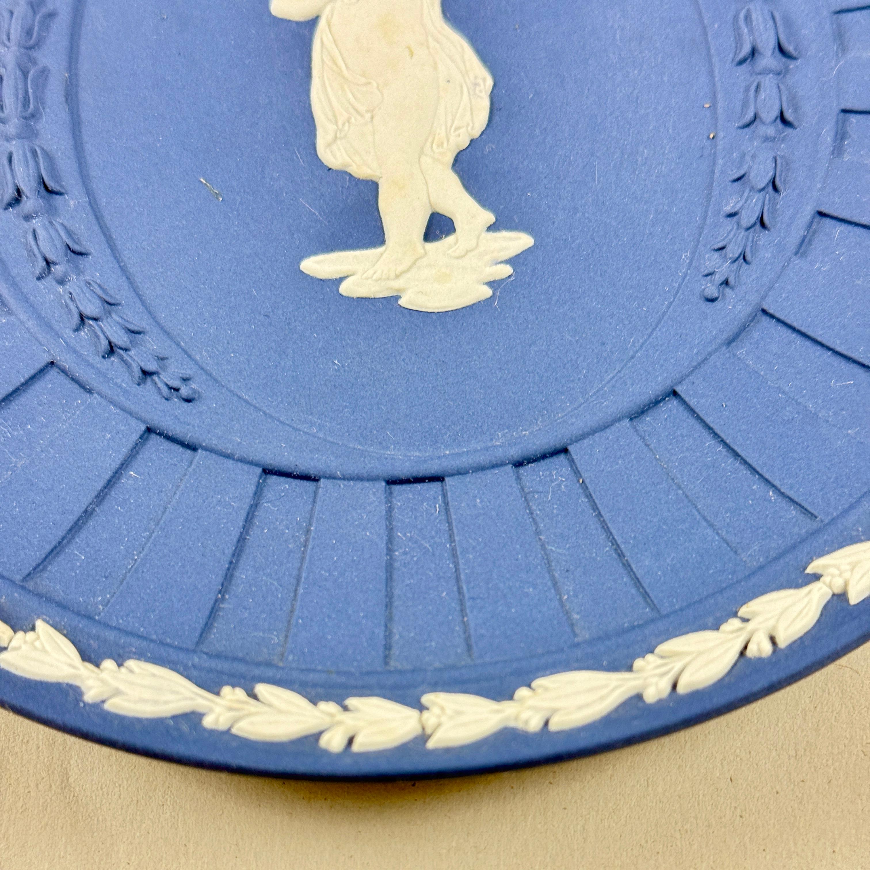 1970er Wedgwood Pallas Angel Dunkelblauer Teller aus Jaspis (Steingut) im Angebot