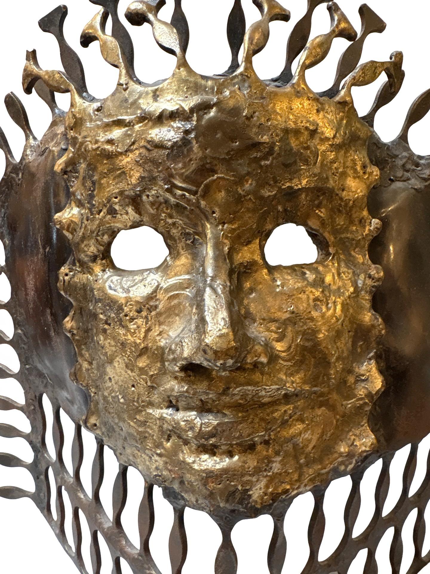 Maschera brutalista in acciaio saldato e bronzo degli anni '70 di Suzanne Benton in vendita 2