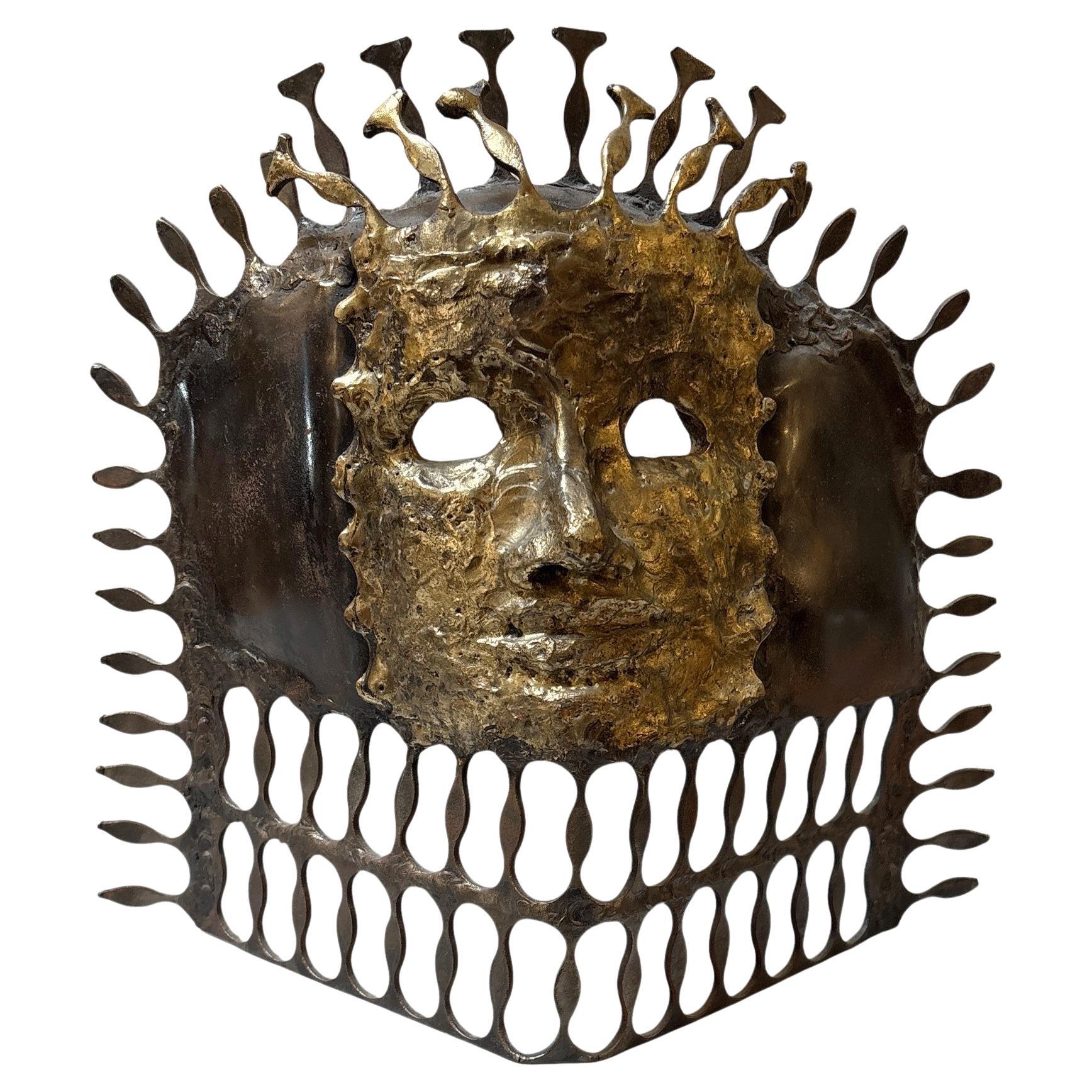 Maschera brutalista in acciaio saldato e bronzo degli anni '70 di Suzanne Benton in vendita