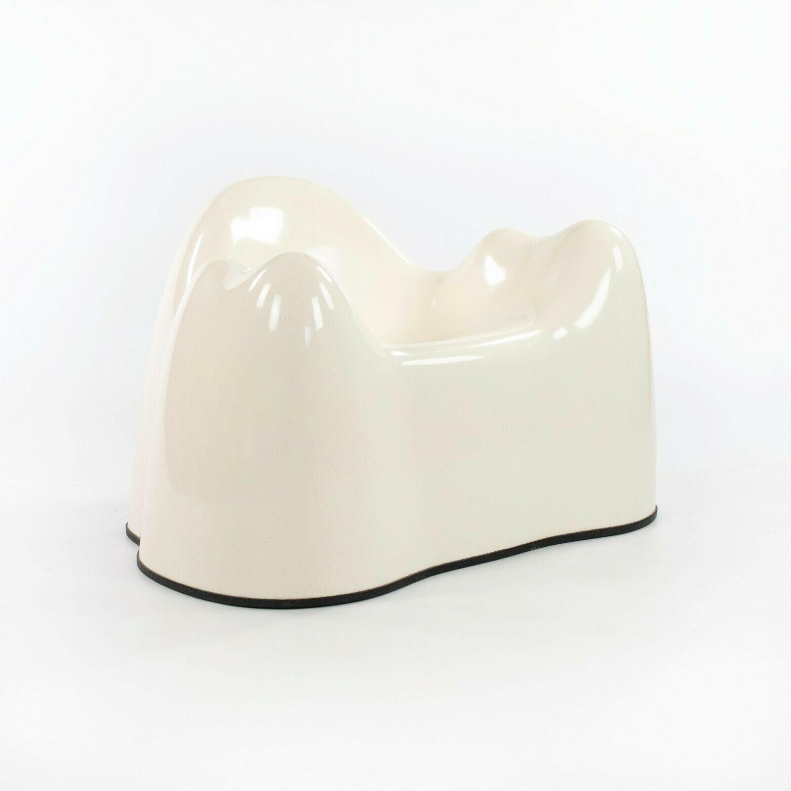 1970s Wendell Castle Molar Chair in Fiberglass by Northern Plastics of Syracuse In Good Condition For Sale In Philadelphia, PA