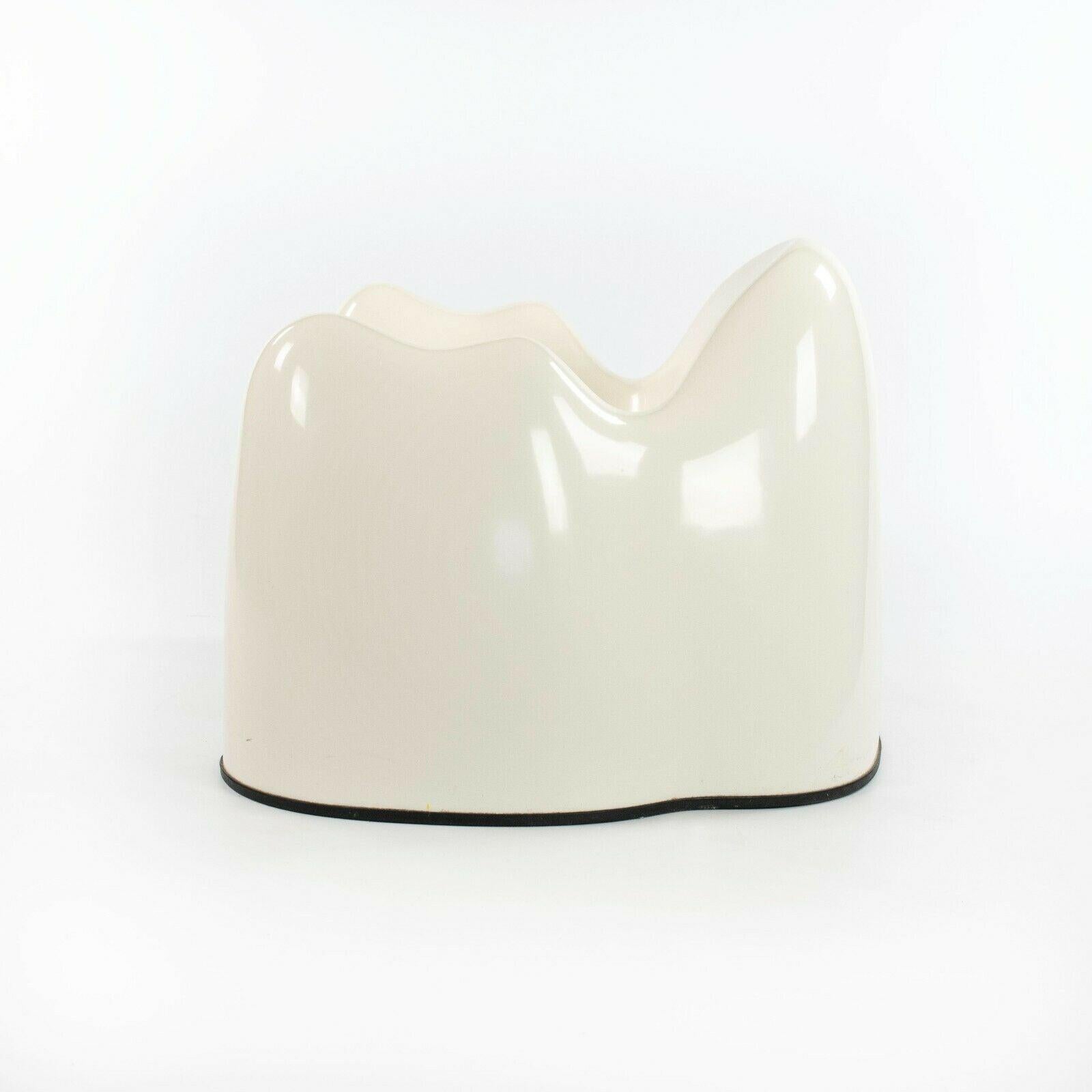 1970s Wendell Castle Molar Chair in Fiberglass by Northern Plastics of Syracuse For Sale 3