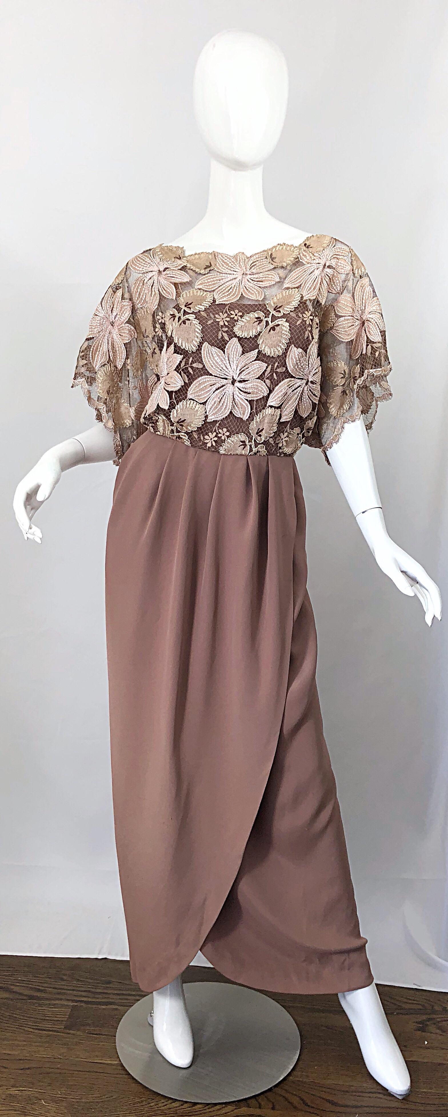 1970er Werle of Beverly Hills Demi Couture Taupe Spitze gehäkeltes Vintage 70er Jahre Kleid (Braun) im Angebot