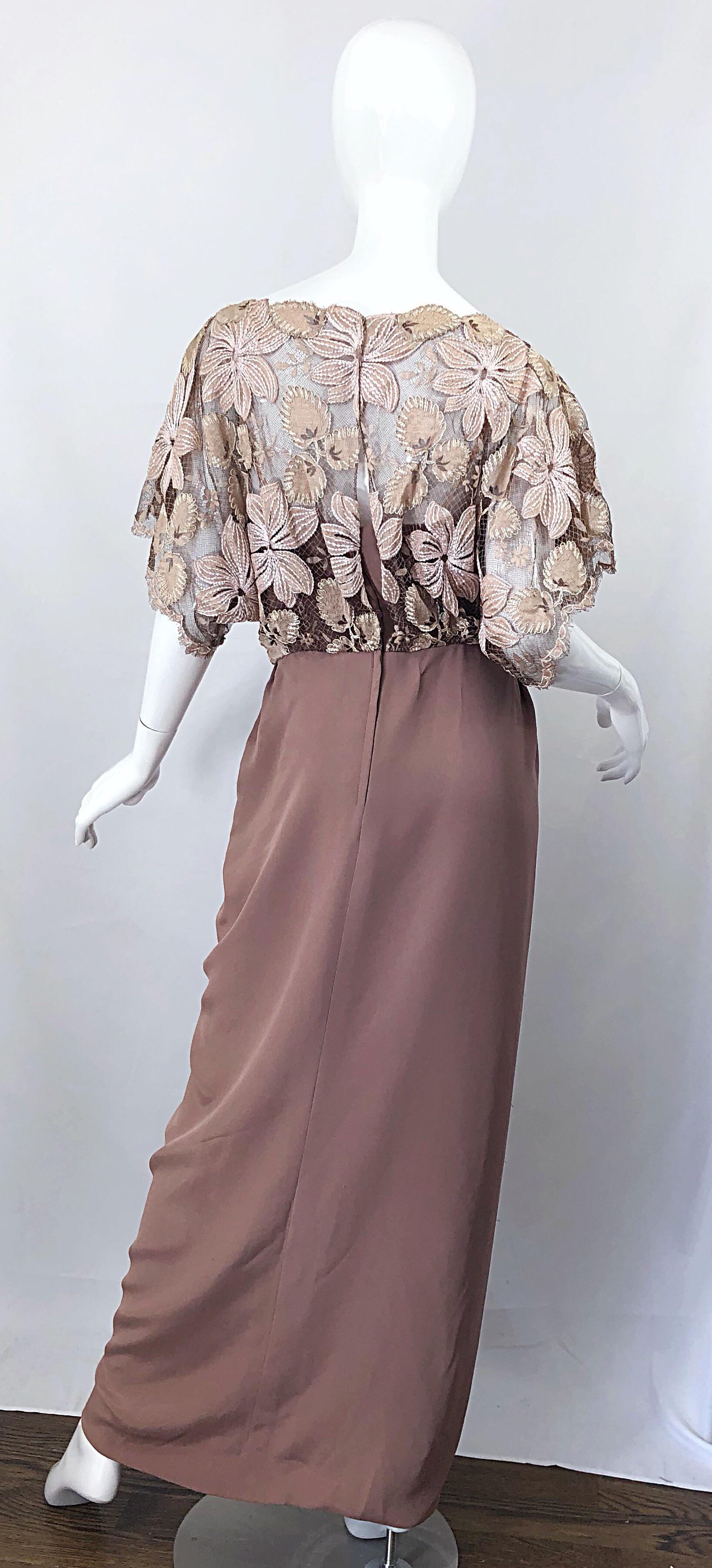 1970er Werle of Beverly Hills Demi Couture Taupe Spitze gehäkeltes Vintage 70er Jahre Kleid im Zustand „Hervorragend“ im Angebot in San Diego, CA