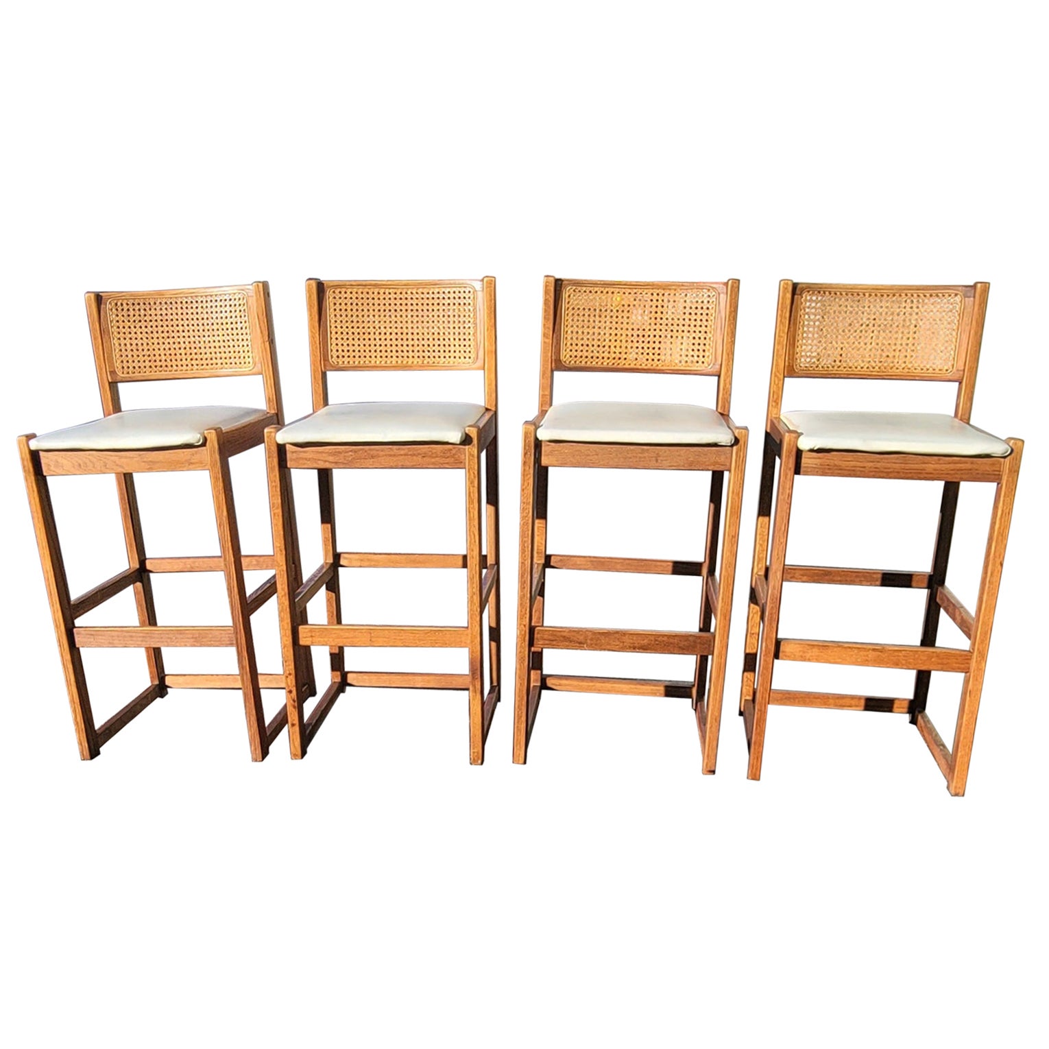 1970er Whitaker Furniture Eiche mit Rohrrücken und Kunstledersitz Barhocker