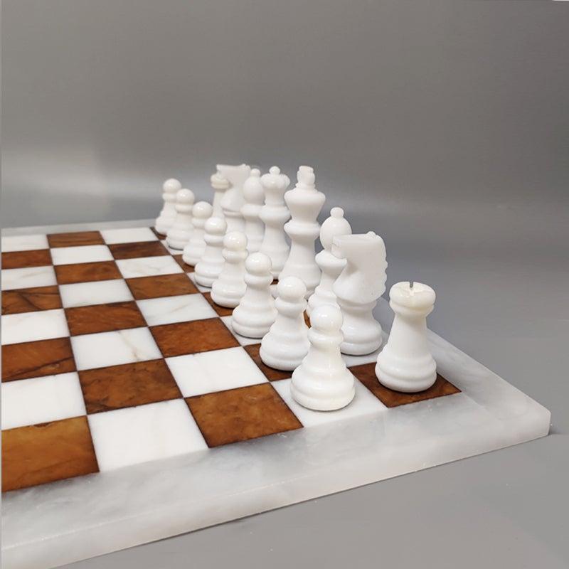 1970s White and Brown Chess Set in Volterra Alabaster Handmade. Made in Italy In Excellent Condition For Sale In Milano, IT