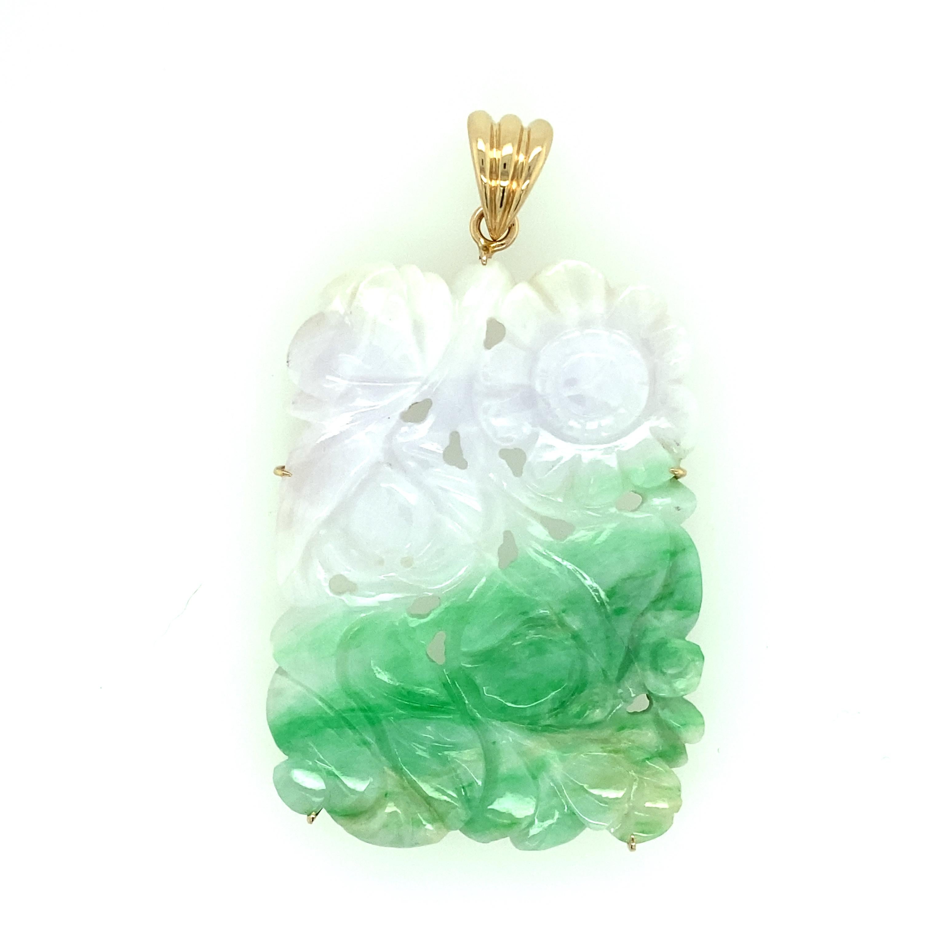 1970s White and Green Carved Jadeite Pendant In Good Condition In Towson, MD