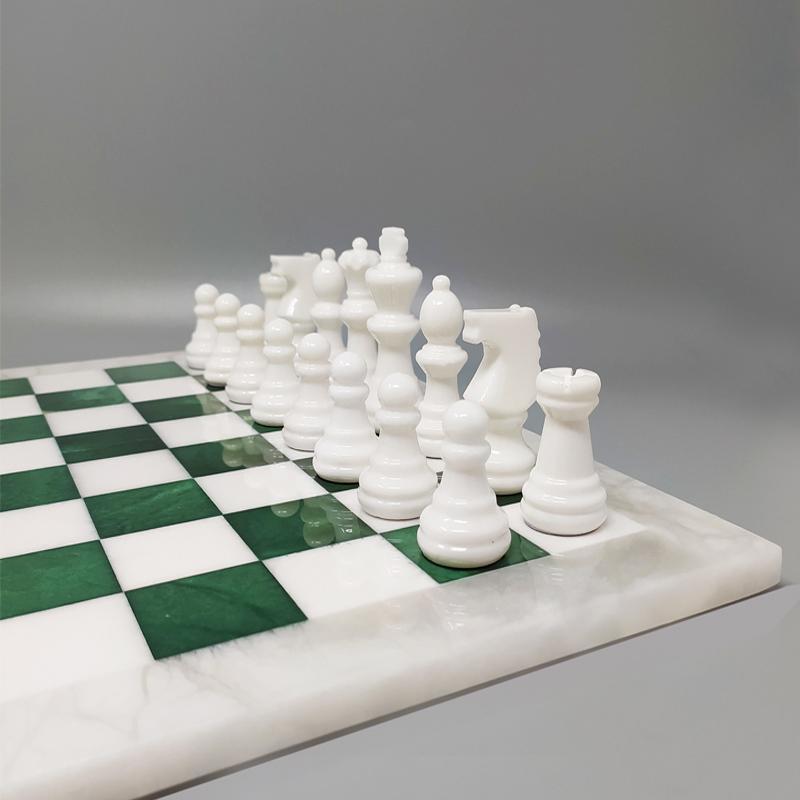 1970s White and Green Chess Set in Volterra Alabaster Handmade. Made in Italy In Excellent Condition For Sale In Milano, IT