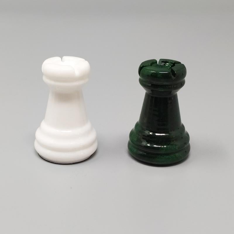 Ensemble d'échecs blanc et vert des années 1970 en albâtre Volterra, fabriqué à la main. Fabriqué en Italie en vente 4