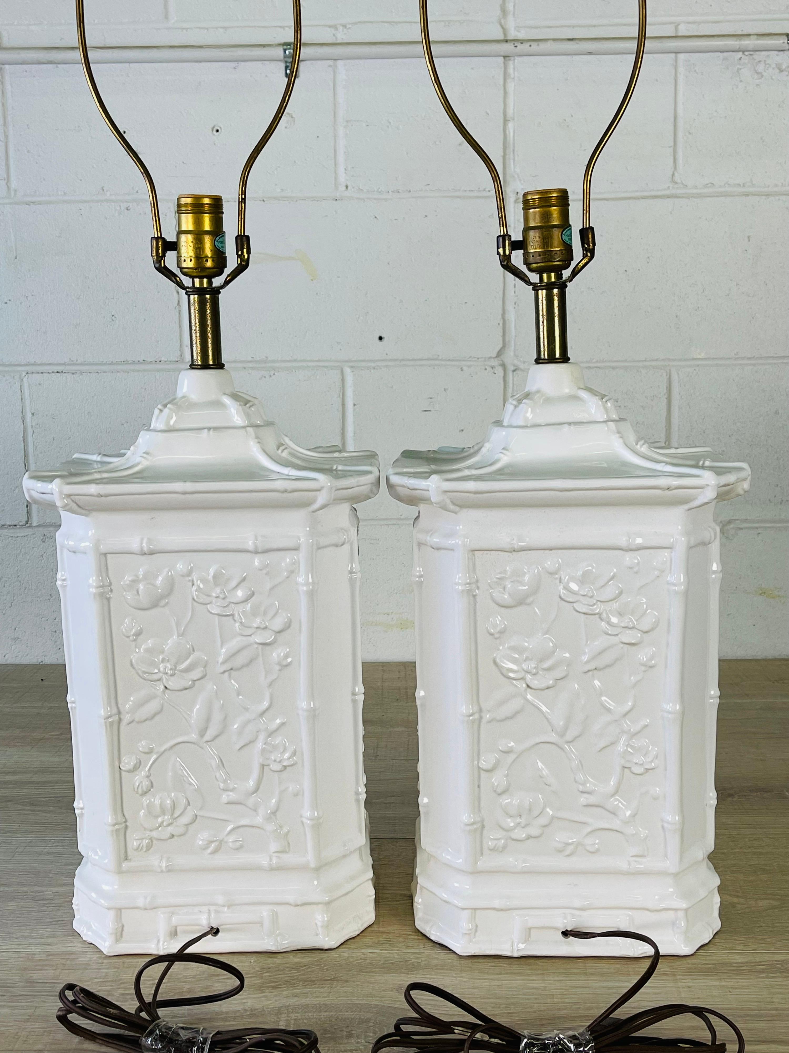 1970s White Asian Style Ceramic Table Lamps, Pair For Sale 3