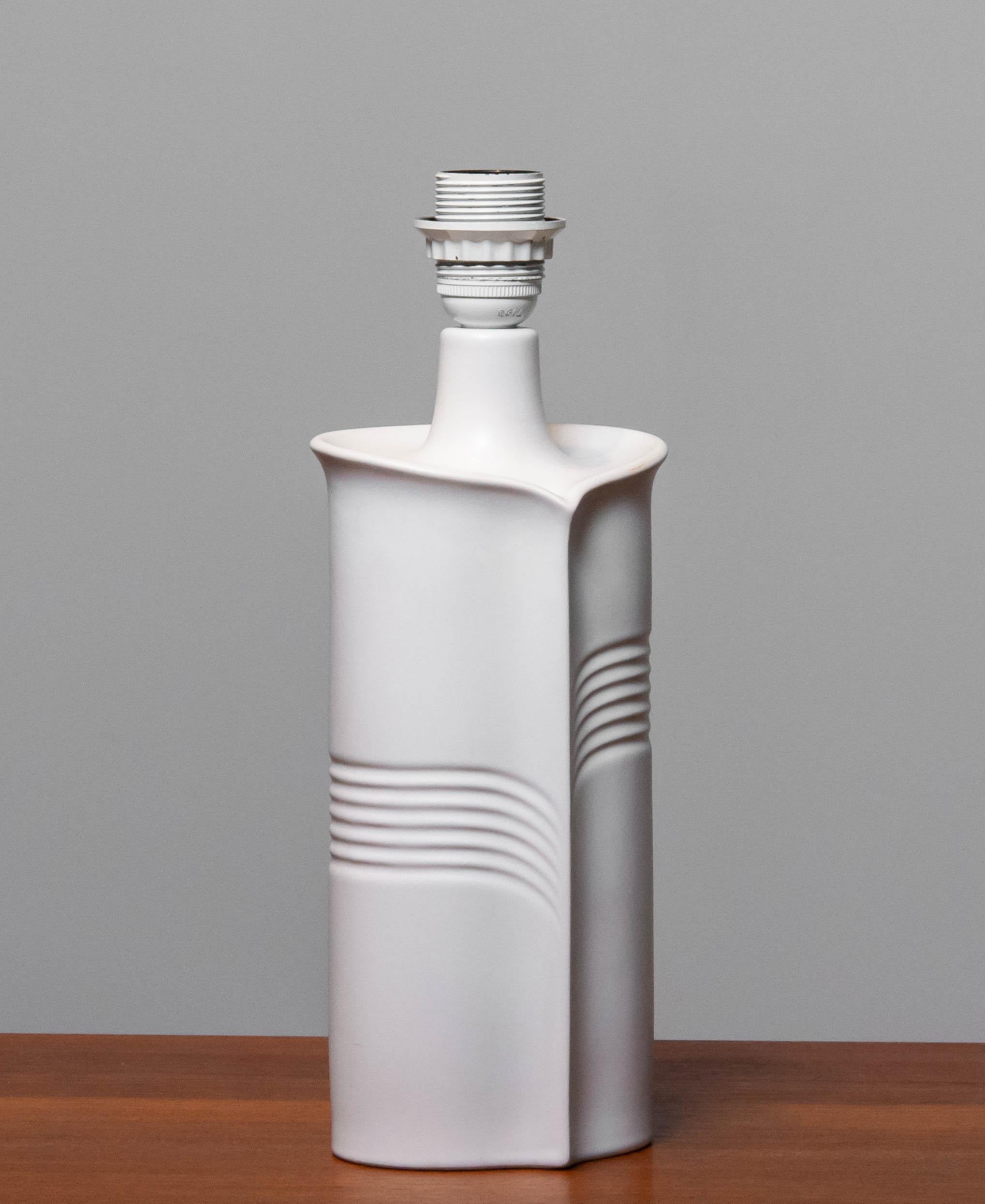 Elegant table lamp made by Søholm Stentøj in Denmark in allover very good condition.
The table lamp has got one screw fitting size E28 for maximum 60 watts and a cable switch all in white.
Labeled and marked.
Note that the table lamp comes with-out