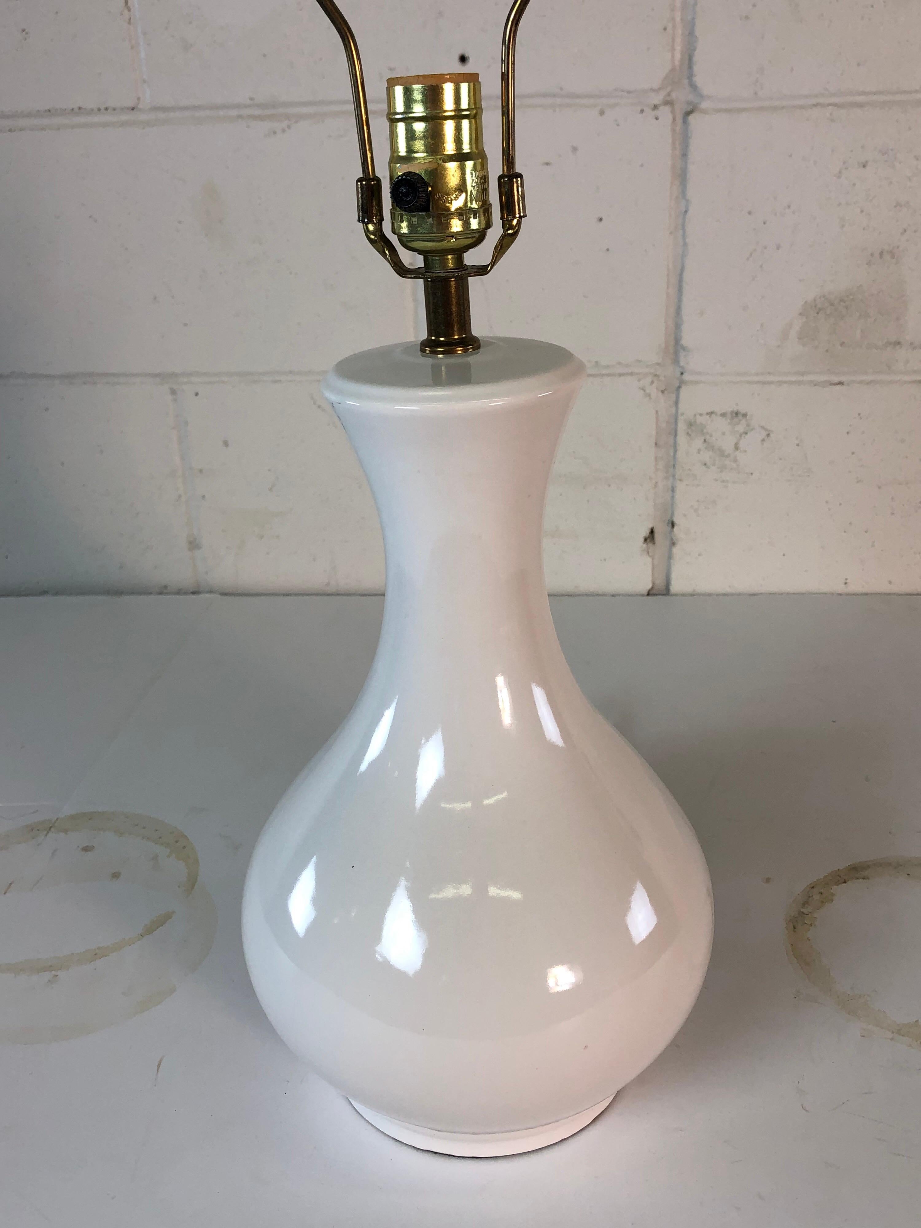 American 1970s White Ceramic Table Lamp For Sale