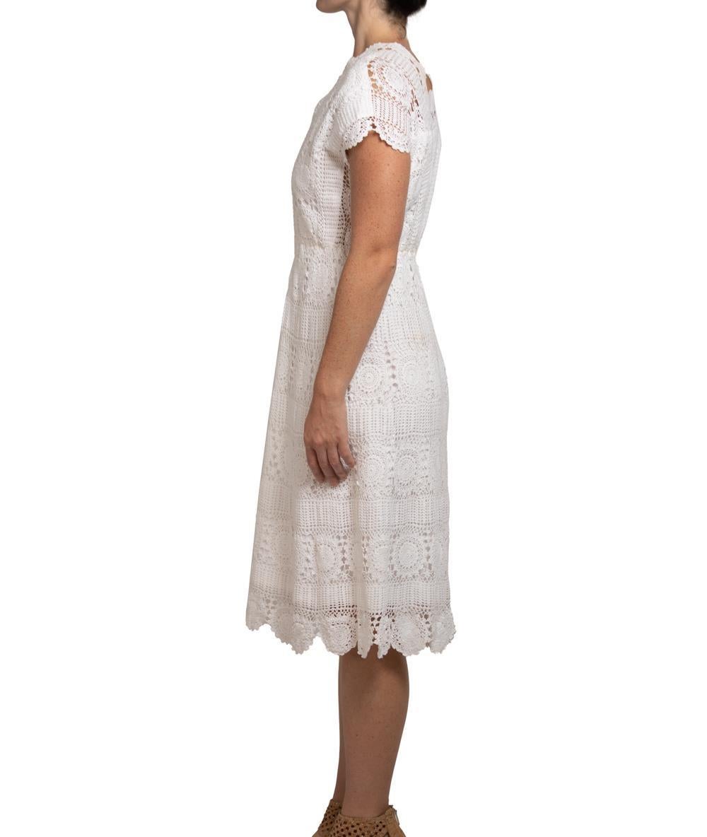 1970S White Cotton Crochet Lace Elastic Waist Dress In Excellent Condition For Sale In New York, NY