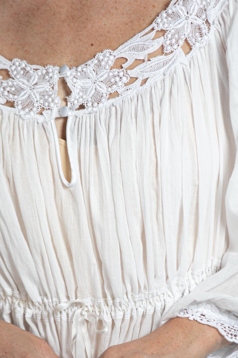 1970S Weiß Baumwolle Spitze viktorianischen Stil Kleid mit Kordelzug Taille im Angebot 7