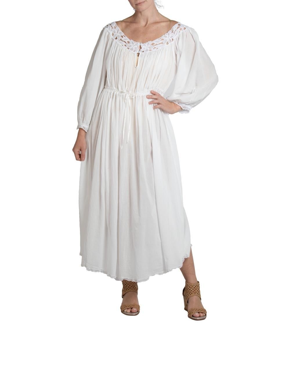 1970S Weiß Baumwolle Spitze viktorianischen Stil Kleid mit Kordelzug Taille im Angebot 2