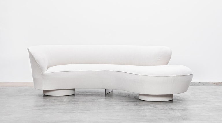 Sofa, new upholstery in high-quality fabric, white, USA, 1978.

Sculptural sofa by iconic German-born American Vladimir Kagan. Manufactured by Directional. Kagan has made himself a name through his extravagant designs, taking a turn in modernism