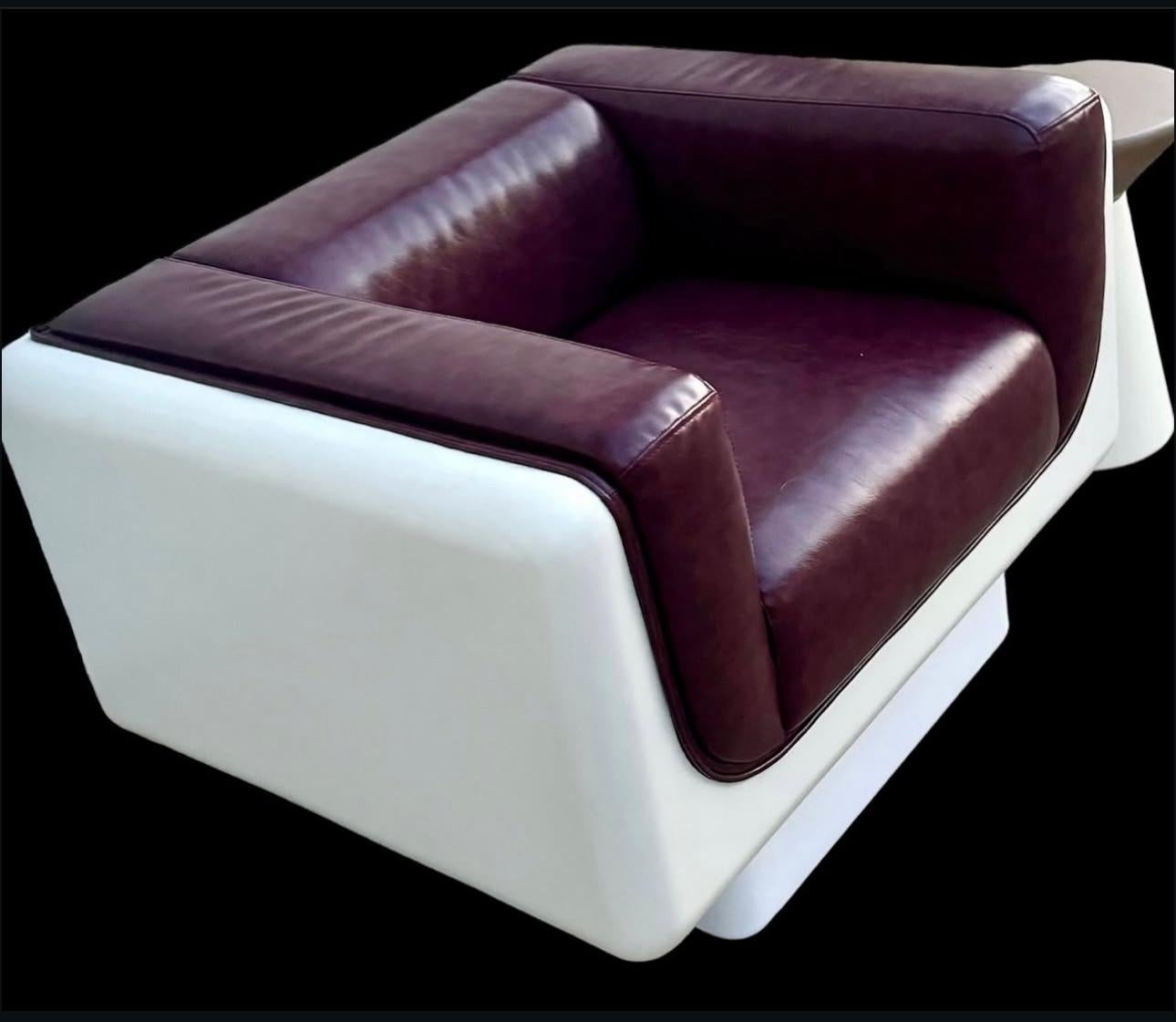 Américain 1970 White/Space Acrylic Plinth Burgundy Leather Space Age Lounge Chair