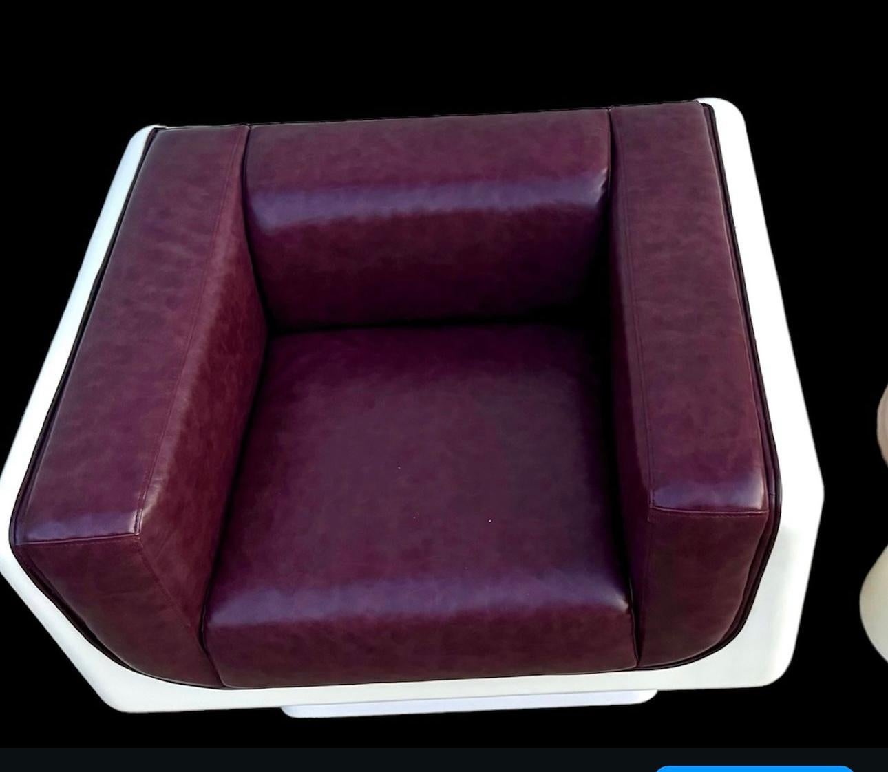 Laqué 1970 White/Space Acrylic Plinth Burgundy Leather Space Age Lounge Chair