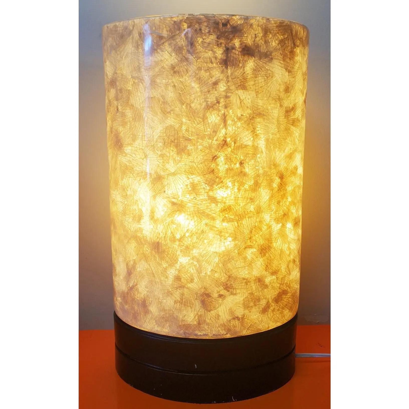 Paire de lampes de table en fibre de verre blanche des années 1970 Bon état - En vente à Pasadena, CA