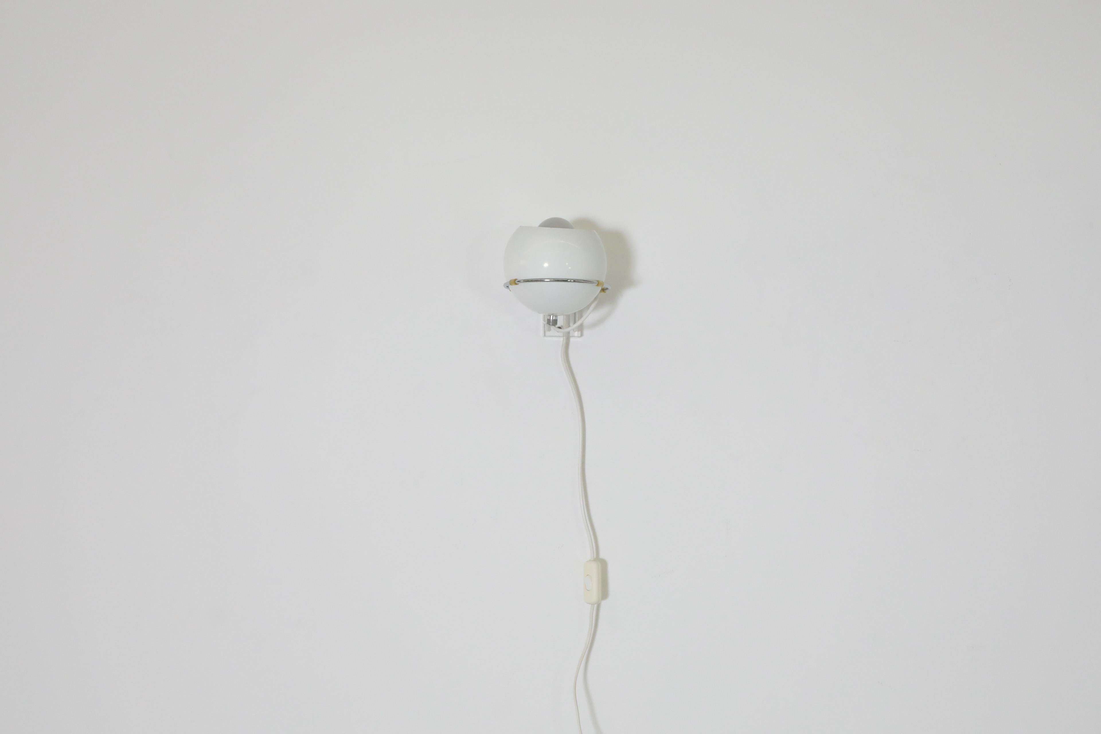 1970s White Gepo Spot Light Sconce In Good Condition For Sale In Los Angeles, CA