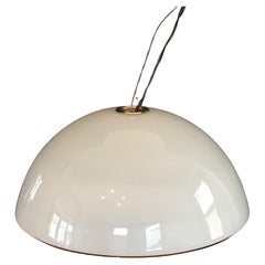 Colgante de cristal blanco de los años 70 con líneas circulares blancas y borde ámbar