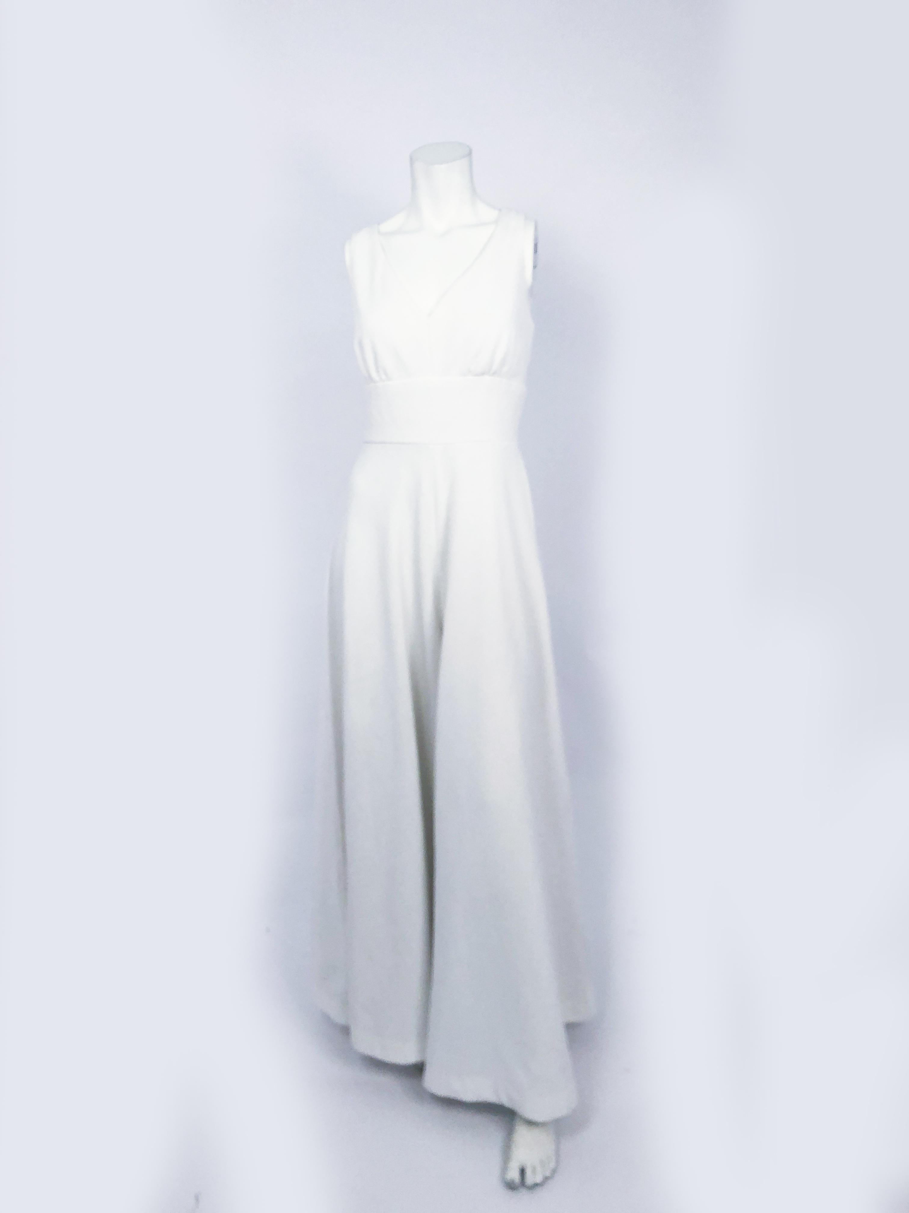 1970s White Jumpsuit With Bell-Bottom Pants In Good Condition In San Francisco, CA