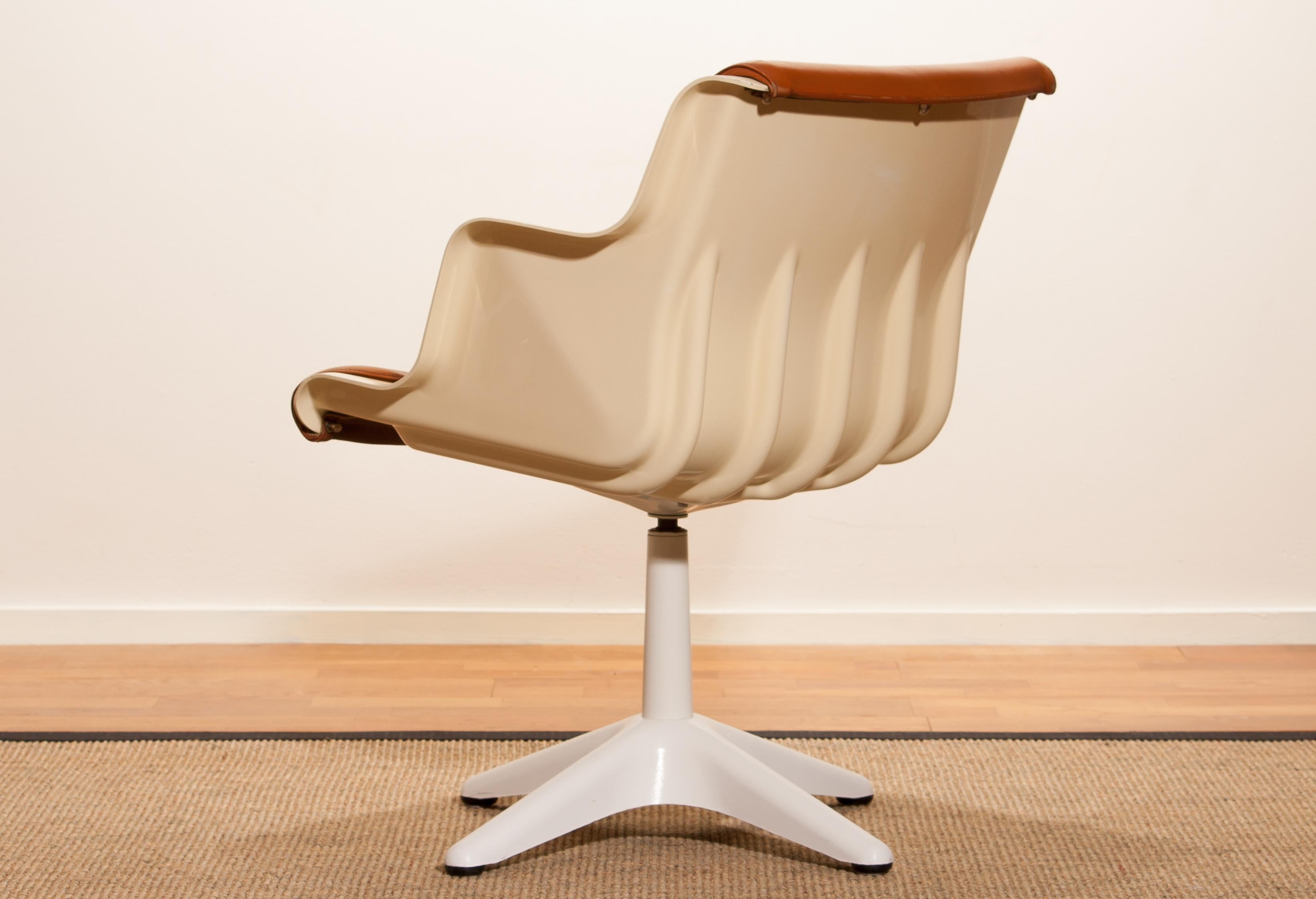 Late 20th Century 1970s, White Leather / Fibreglass Desk Side Chair by Yrjö Kukkapuro for Haimi
