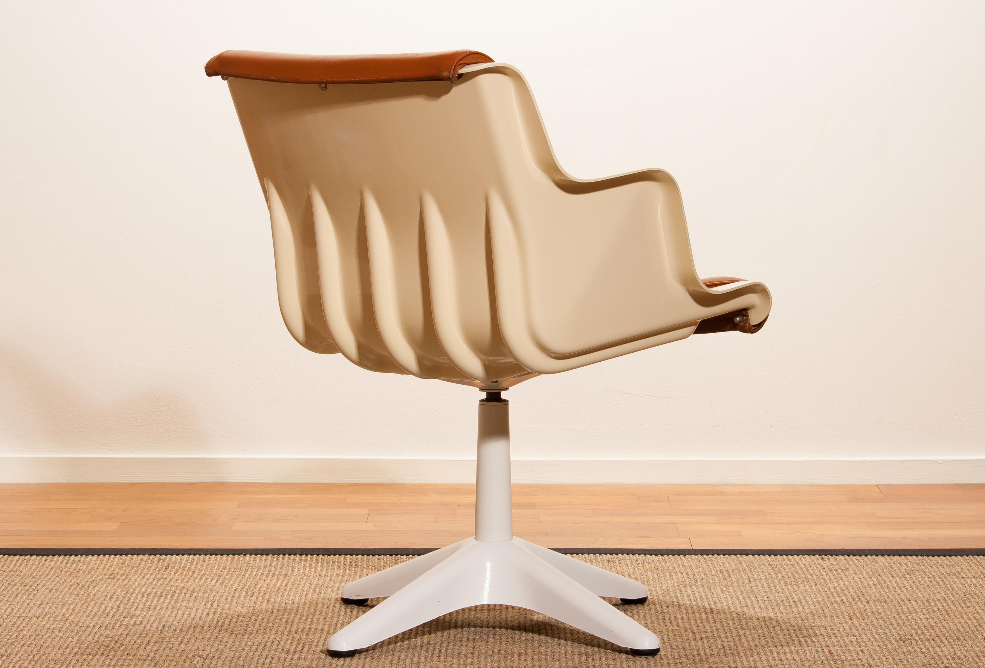 1970s, White Leather / Fibreglass Desk Side Chair by Yrjö Kukkapuro for Haimi 1
