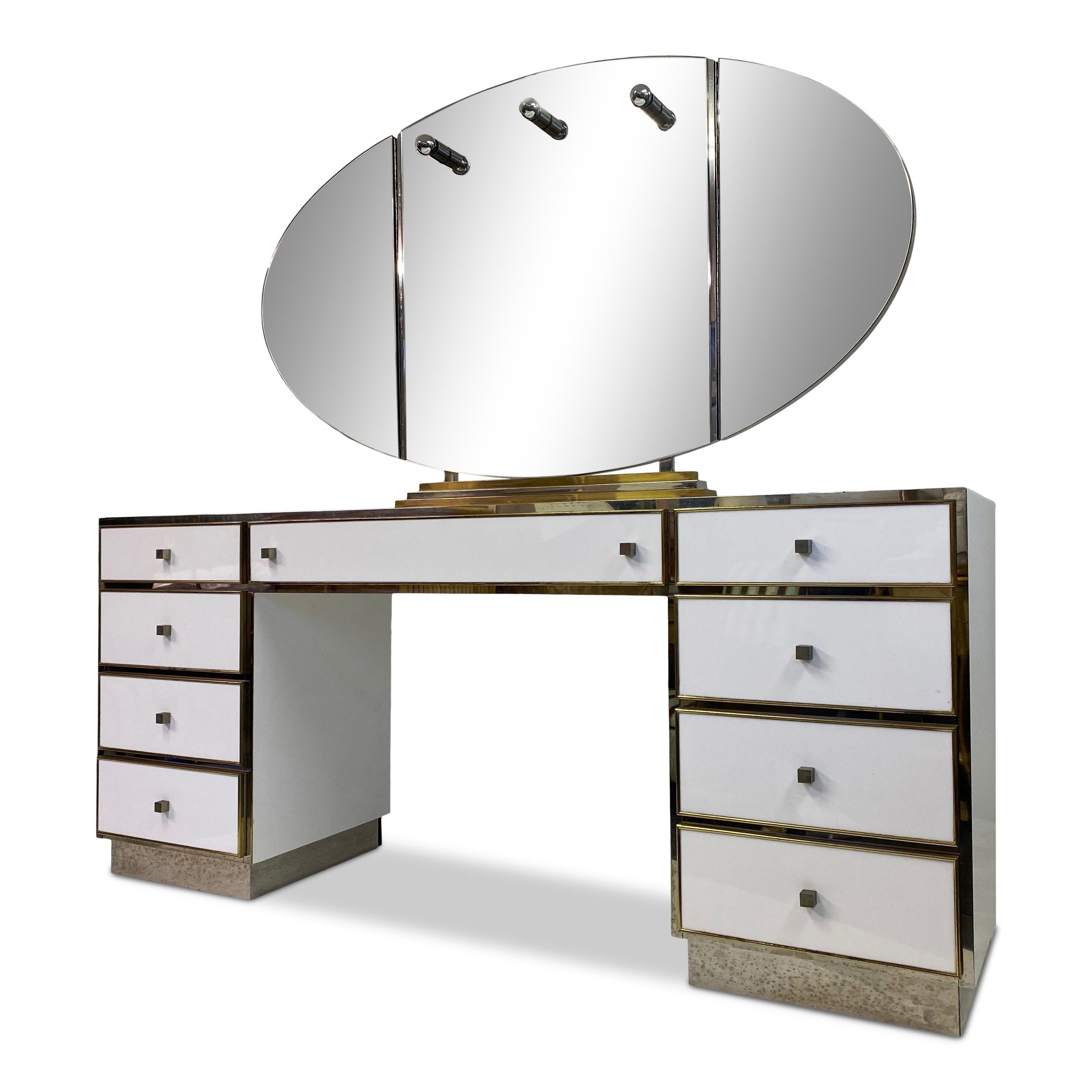 Dressing table

By Michel Pigneres

White plexiglass

Brass drawer edging

Distinctive chrome cube handles with finger impression underneath

Large three part mirror

Illuminated

Fantastic quality and construction,

France, 1970s
 