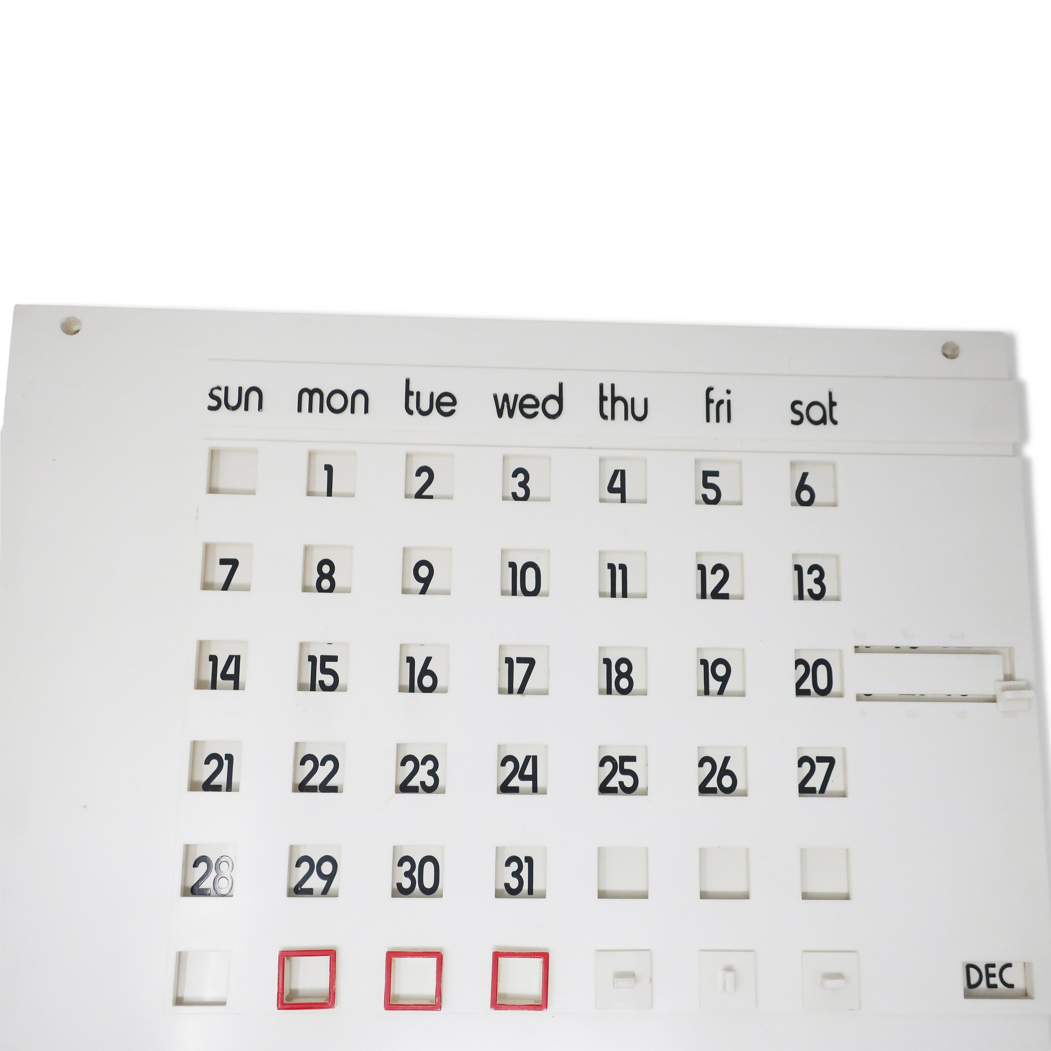 1970s White Mid-Century Modern Perpetual Calendar In Good Condition In Brooklyn, NY