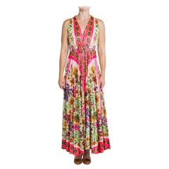 Robe en polyester imprimé psychédélique blanc et rose fluo des années 1970