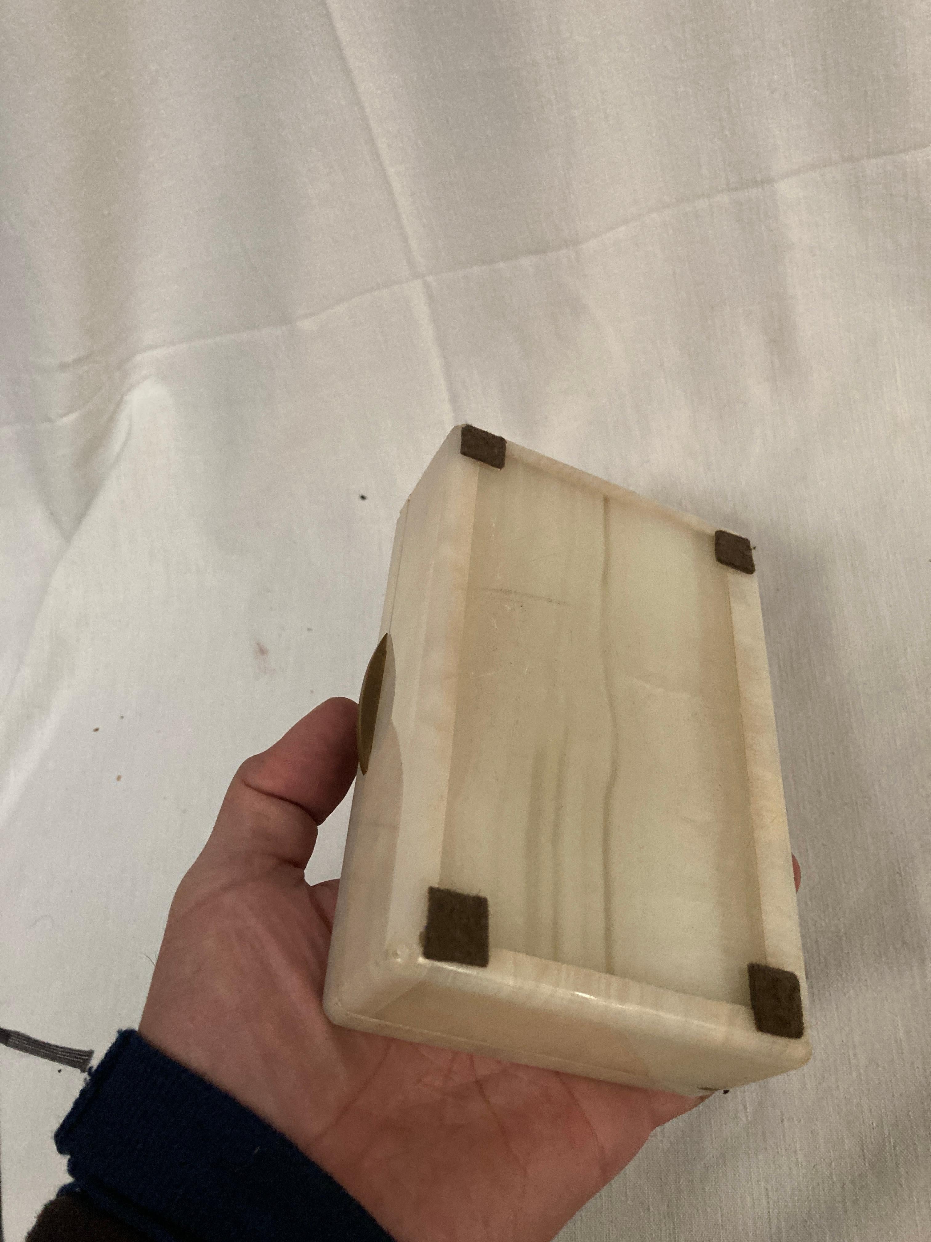 1970's White onyx decorative boxe In Good Condition For Sale In New York, NY