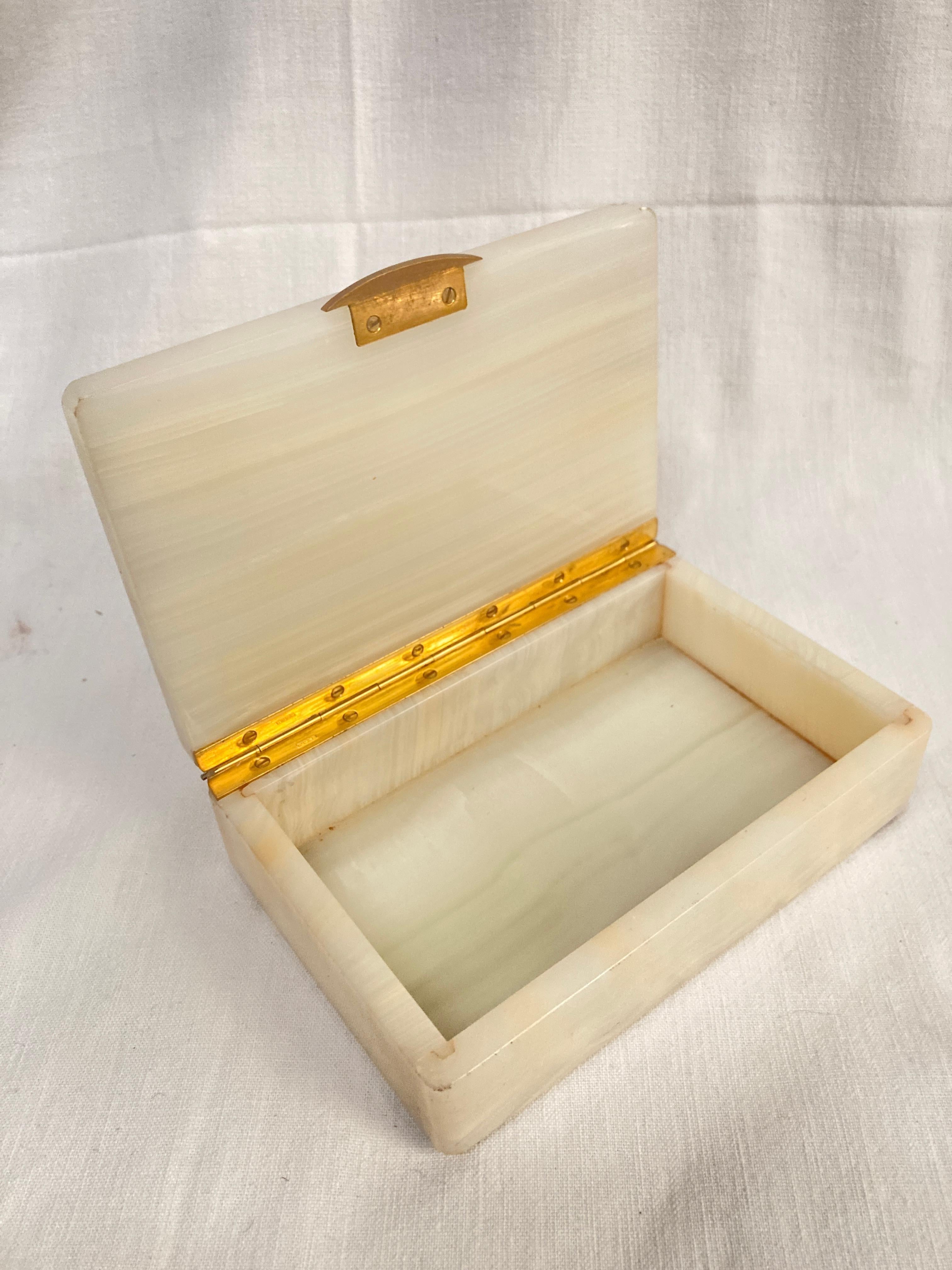 Stone 1970's White onyx decorative boxe For Sale