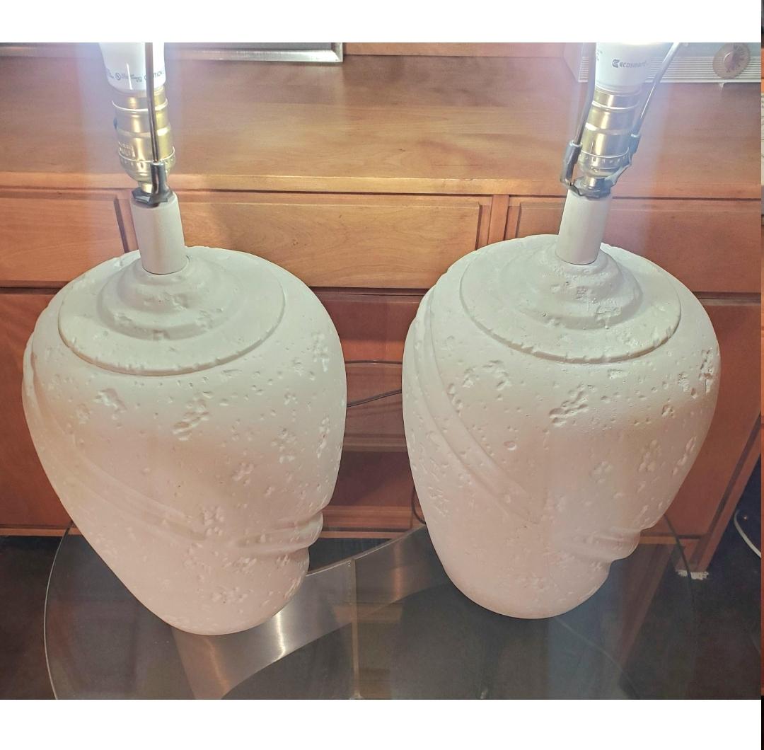 Late 20th Century 1970s White Plaster Sculpted Table Lamps, a Pair For Sale