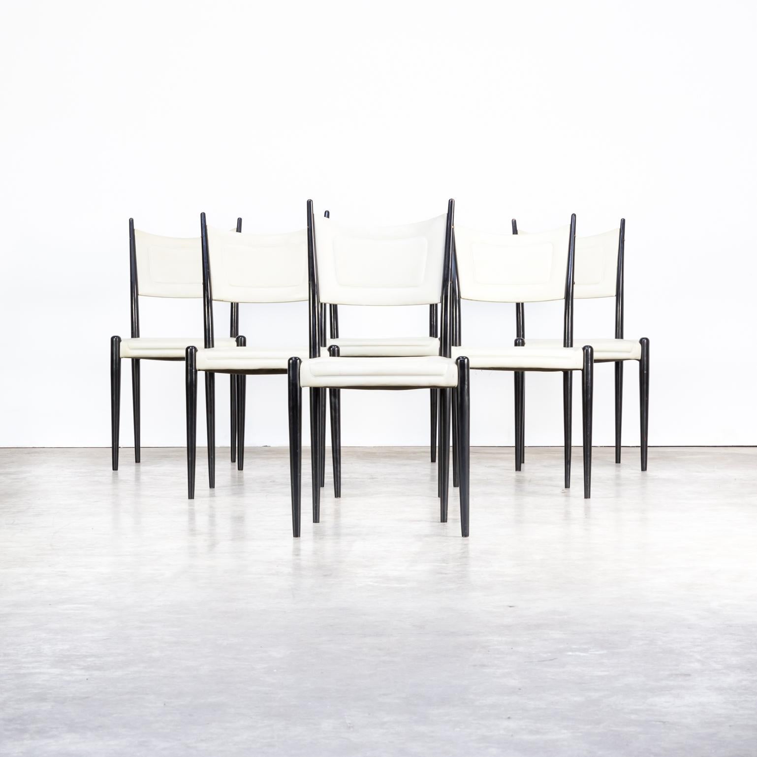 1970s White Skai Dining Chairs on Black Wooden Frame for G-Plan Set of Six In Good Condition For Sale In Amstelveen, Noord