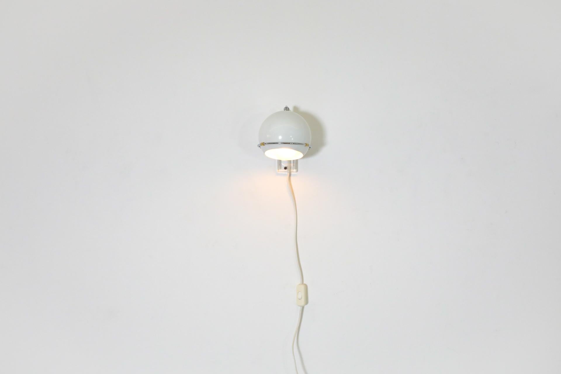 1970er Jahre Weißer Spot Light Sconce Hergestellt von Gepo, Niederlande (Moderne der Mitte des Jahrhunderts)