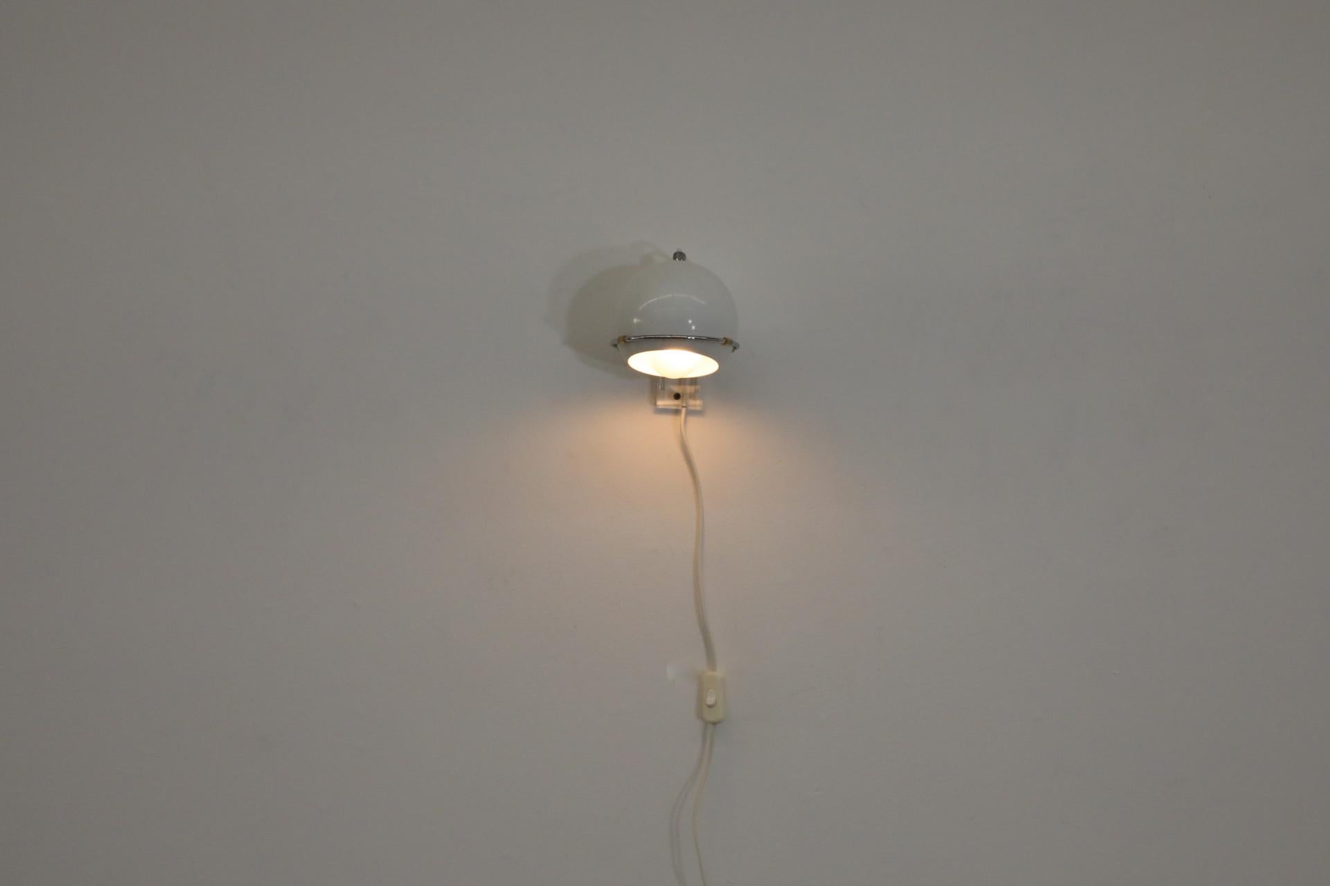 1970er Jahre Weißer Spot Light Sconce Hergestellt von Gepo, Niederlande (Niederländisch)