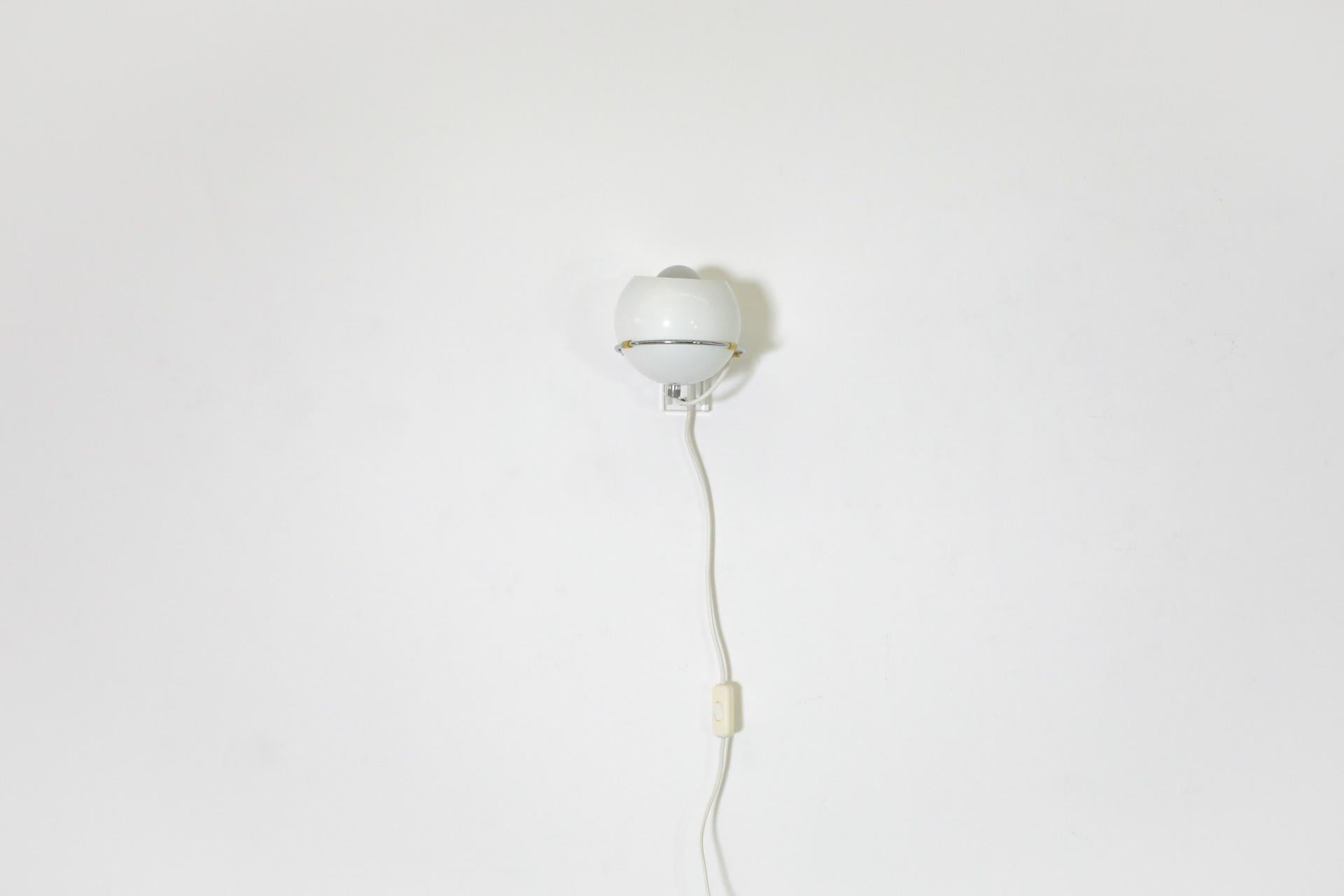 1970er Jahre Weißer Spot Light Sconce Hergestellt von Gepo, Niederlande (Ende des 20. Jahrhunderts)