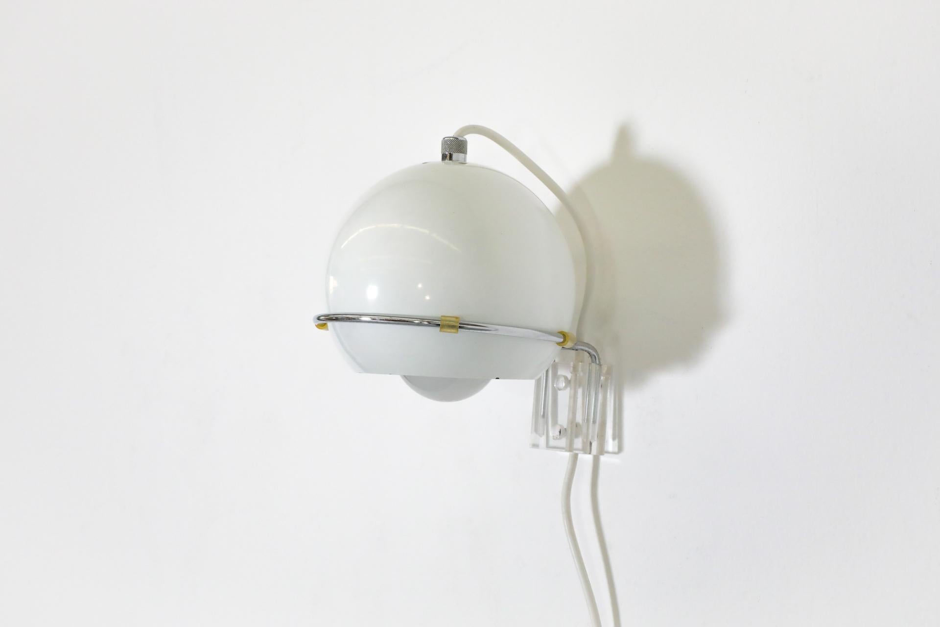 1970er Jahre Weißer Spot Light Sconce Hergestellt von Gepo, Niederlande 1