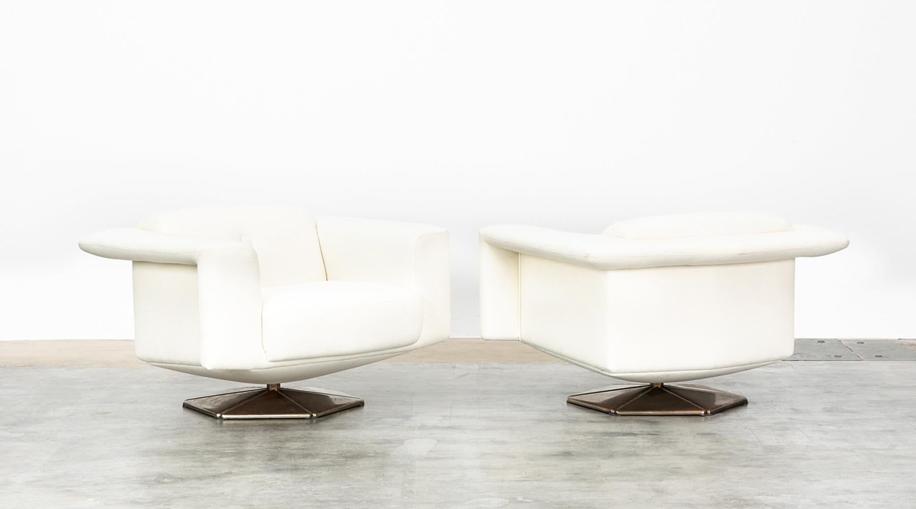 Mid-Century Modern 1970s White Upholstery on Zinc Base Lounge Chairs by Voitto Happalainen For Sale