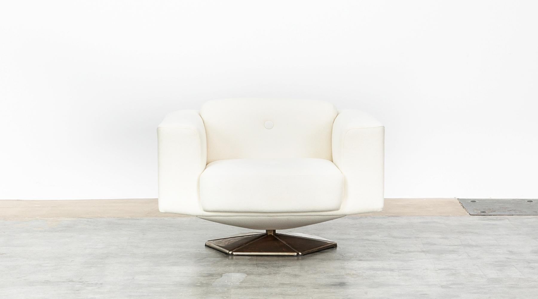 Finnish 1970s White Upholstery on Zinc Base Lounge Chairs by Voitto Happalainen For Sale