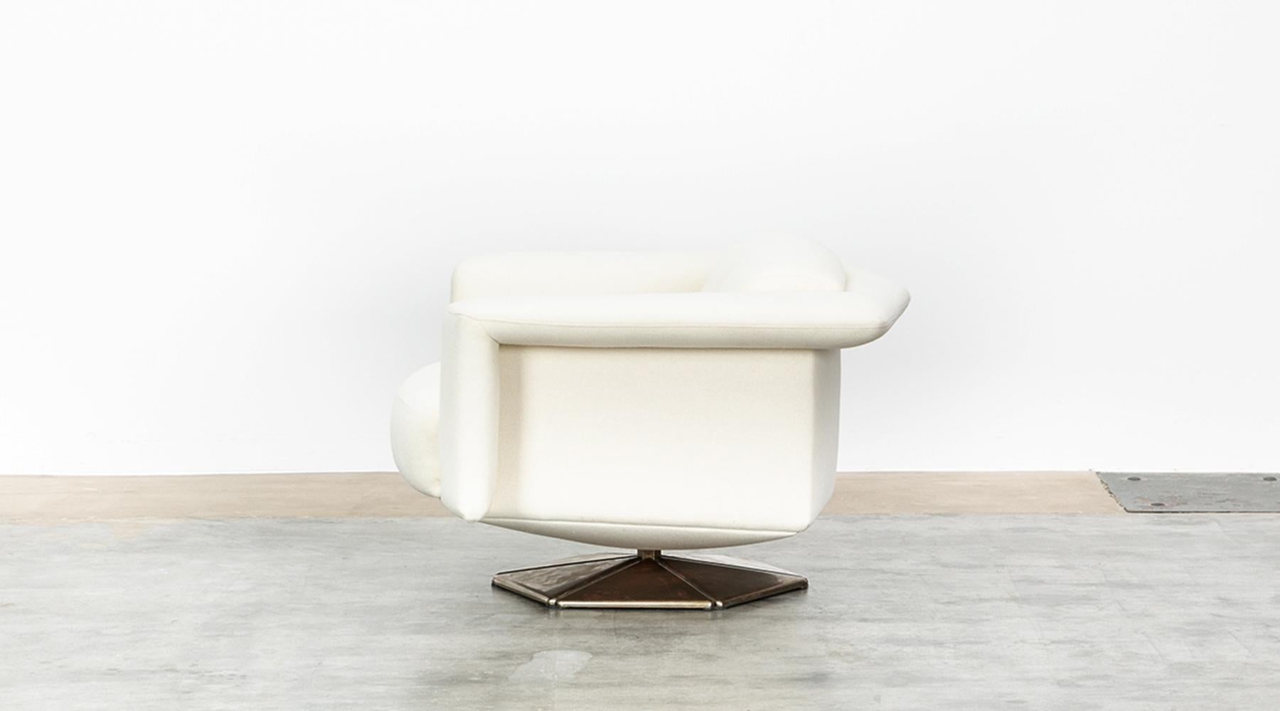 Late 20th Century 1970s White Upholstery on Zinc Base Lounge Chairs by Voitto Happalainen For Sale