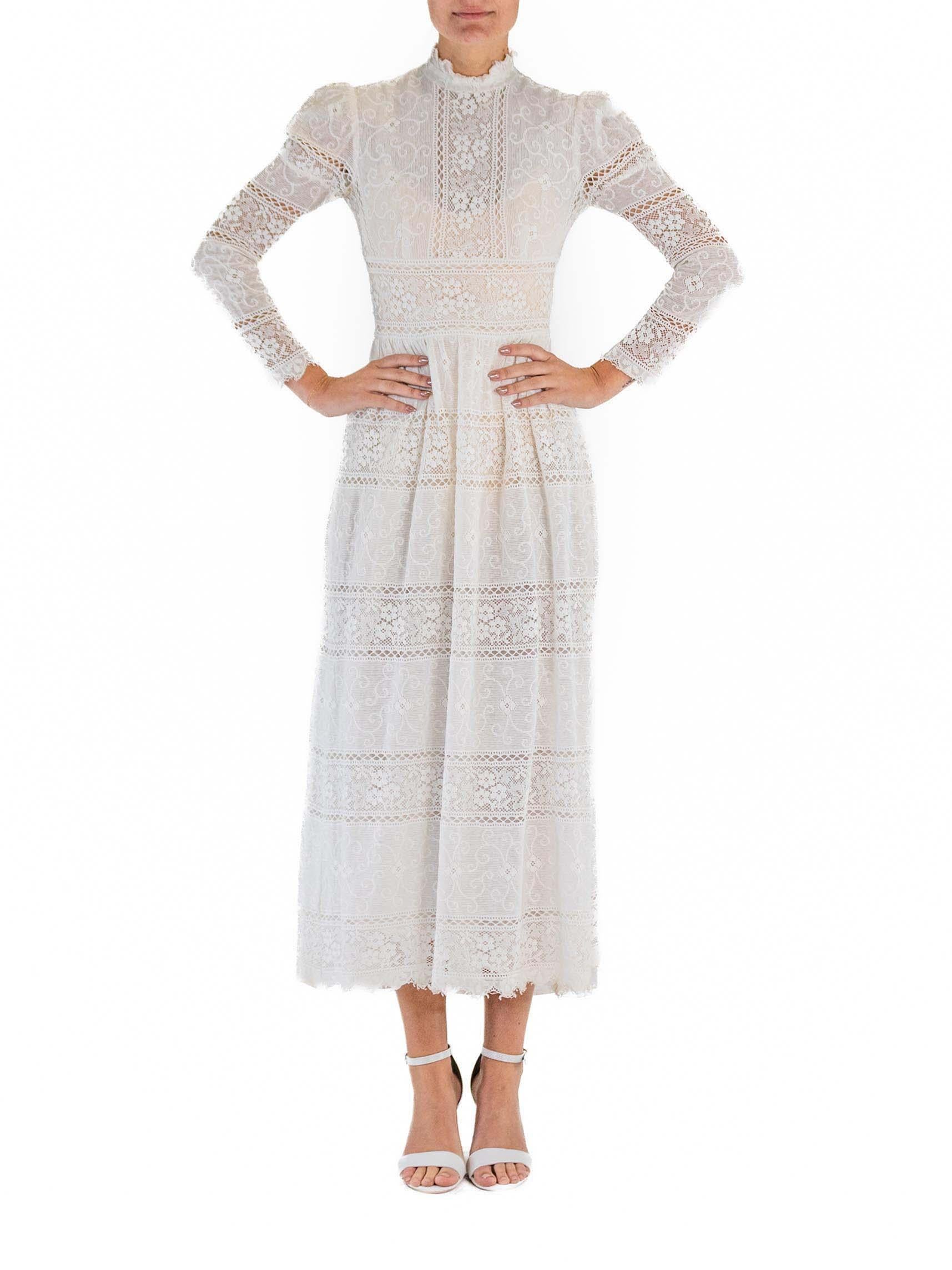 1970er Weißes viktorianisches Revival-Kleid mit langen Ärmeln im Angebot 2
