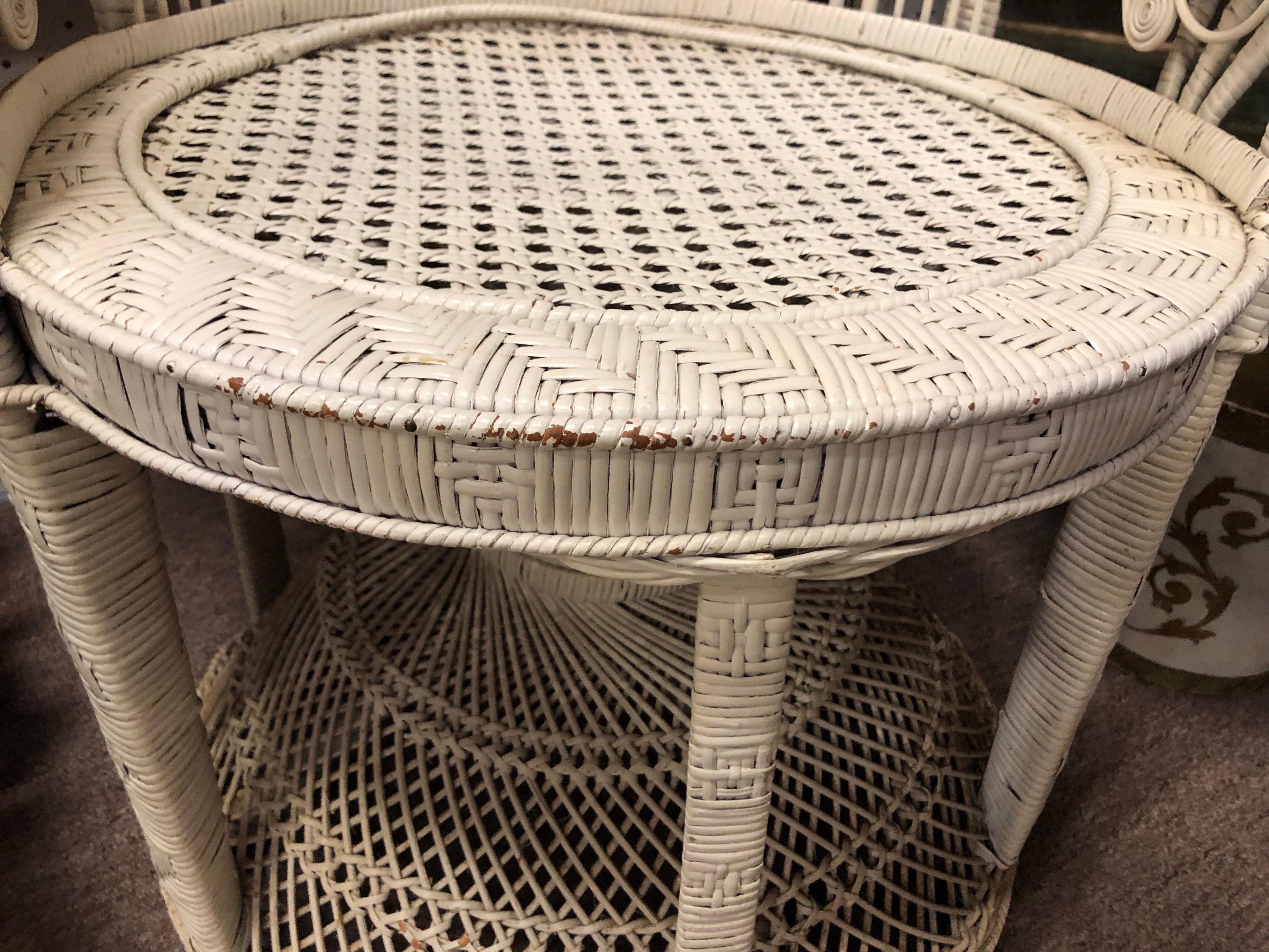 1970s White Wicker Peacock Throne Chair 4