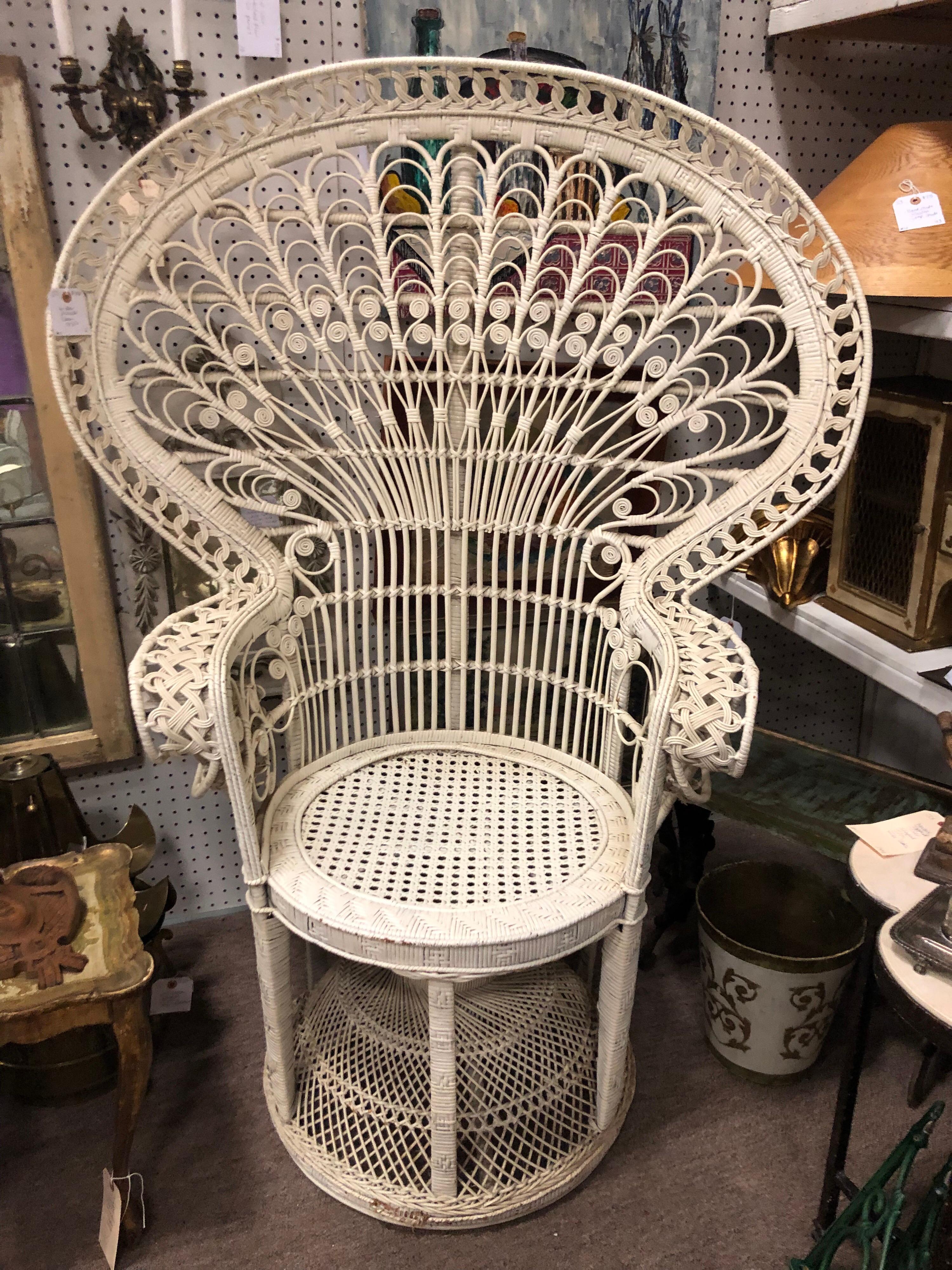 1970s white wicker peacock throne chair. Lovely fan shaped back with intricate detailed design. That perfect Boho Chic design to jazz up any room. Please request dimension verification prior to purchase. Seat depth 20