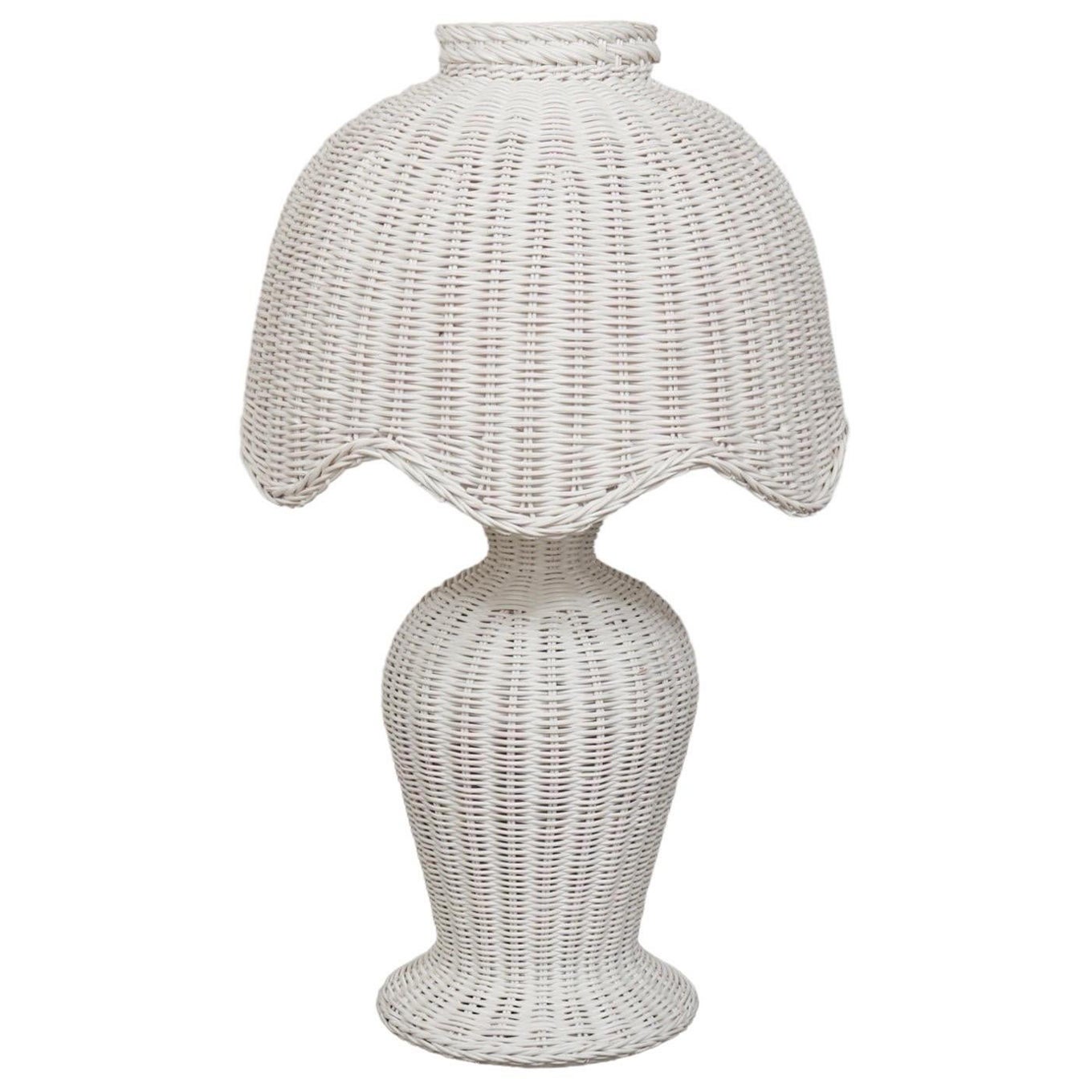 Lampada da tavolo smerlata in vimini bianco degli anni '70