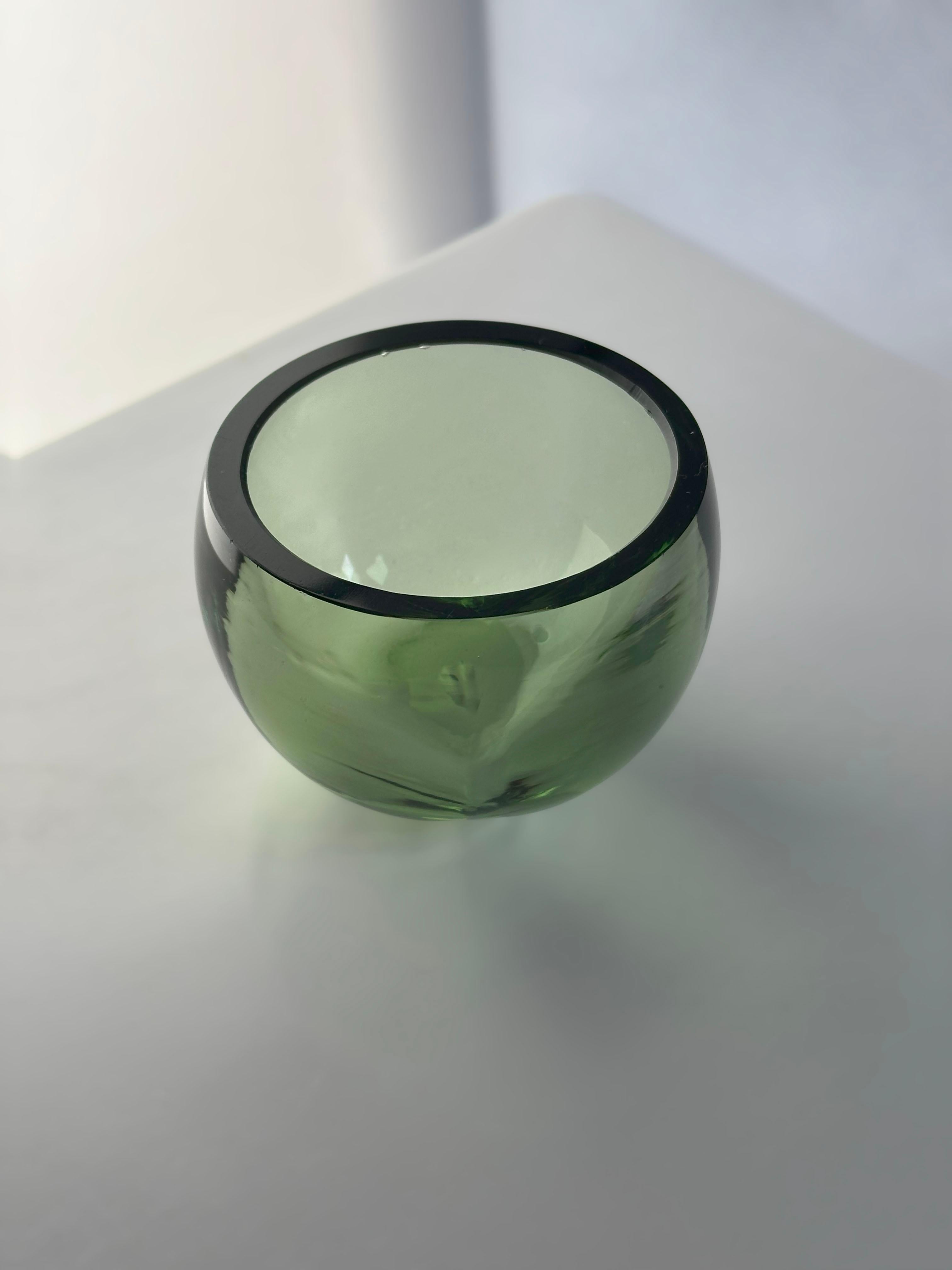 Weißfriars Votive-Kerzenhalter aus Meeresgrünem Glas, Modell:9394, 1954 (Britisch) im Angebot