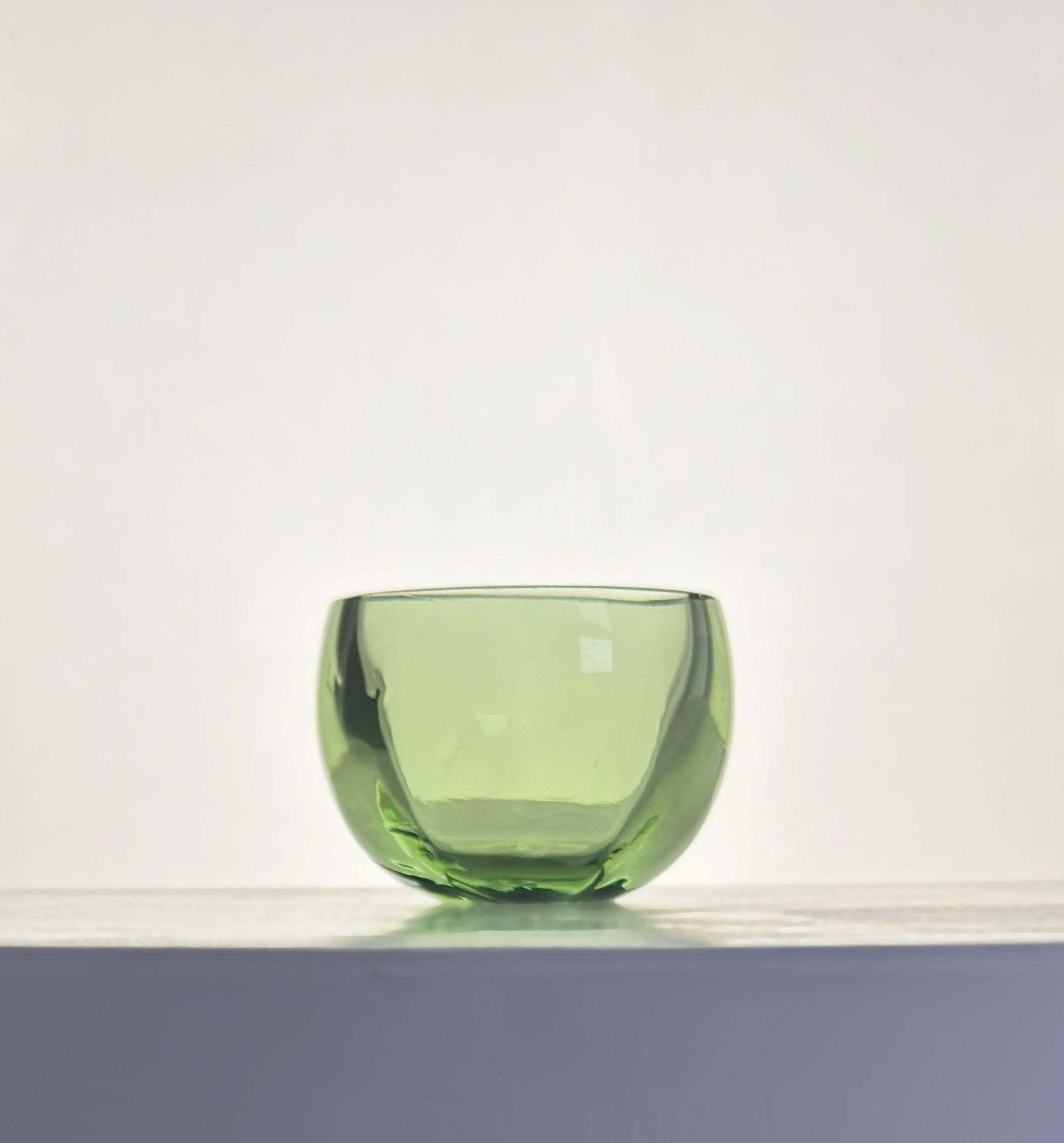 Weißfriars Votive-Kerzenhalter aus Meeresgrünem Glas, Modell:9394, 1954 (Handgefertigt) im Angebot